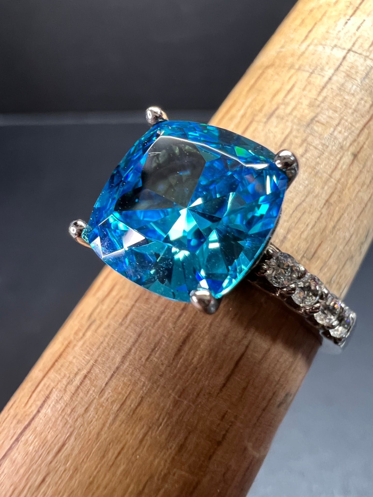 Aqua blue CZ sterling silver ring size 8
