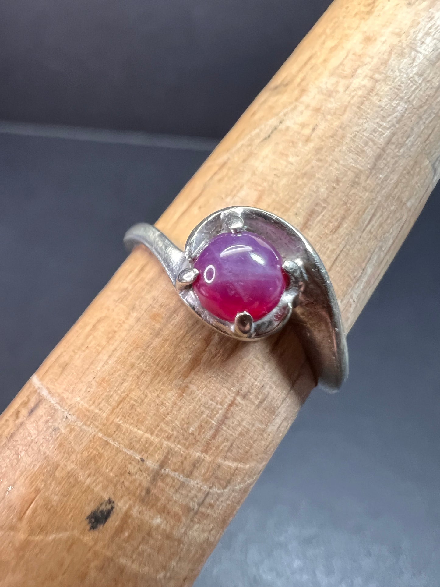 Vintage 14k white gold star ruby ring size 6
