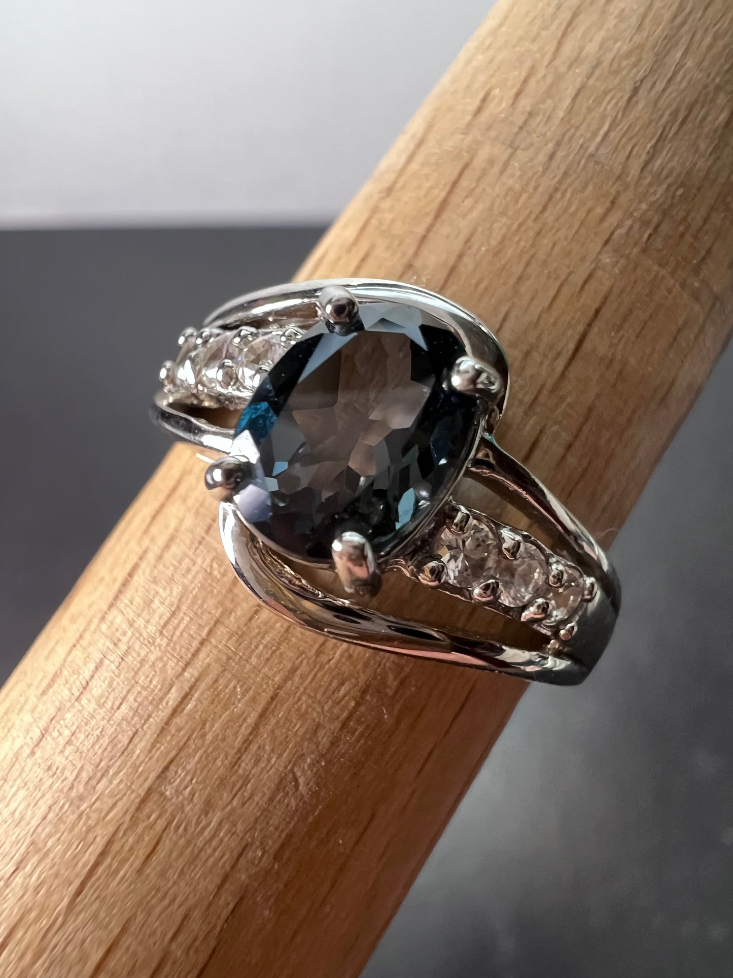 Blue spinel and white topaz sterling silver ring size 9