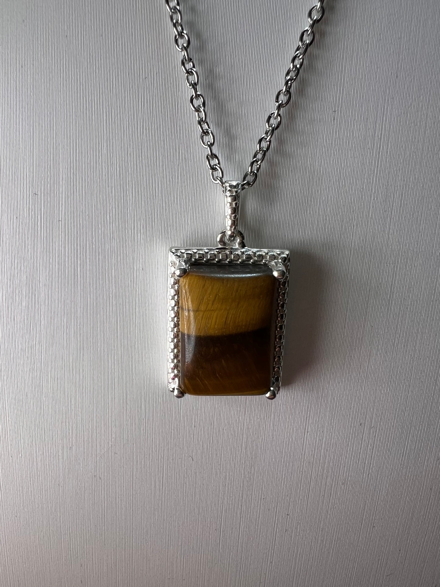 Tigers eye pendant in sterling silver with stainless steel 20 inch chain *NEW*