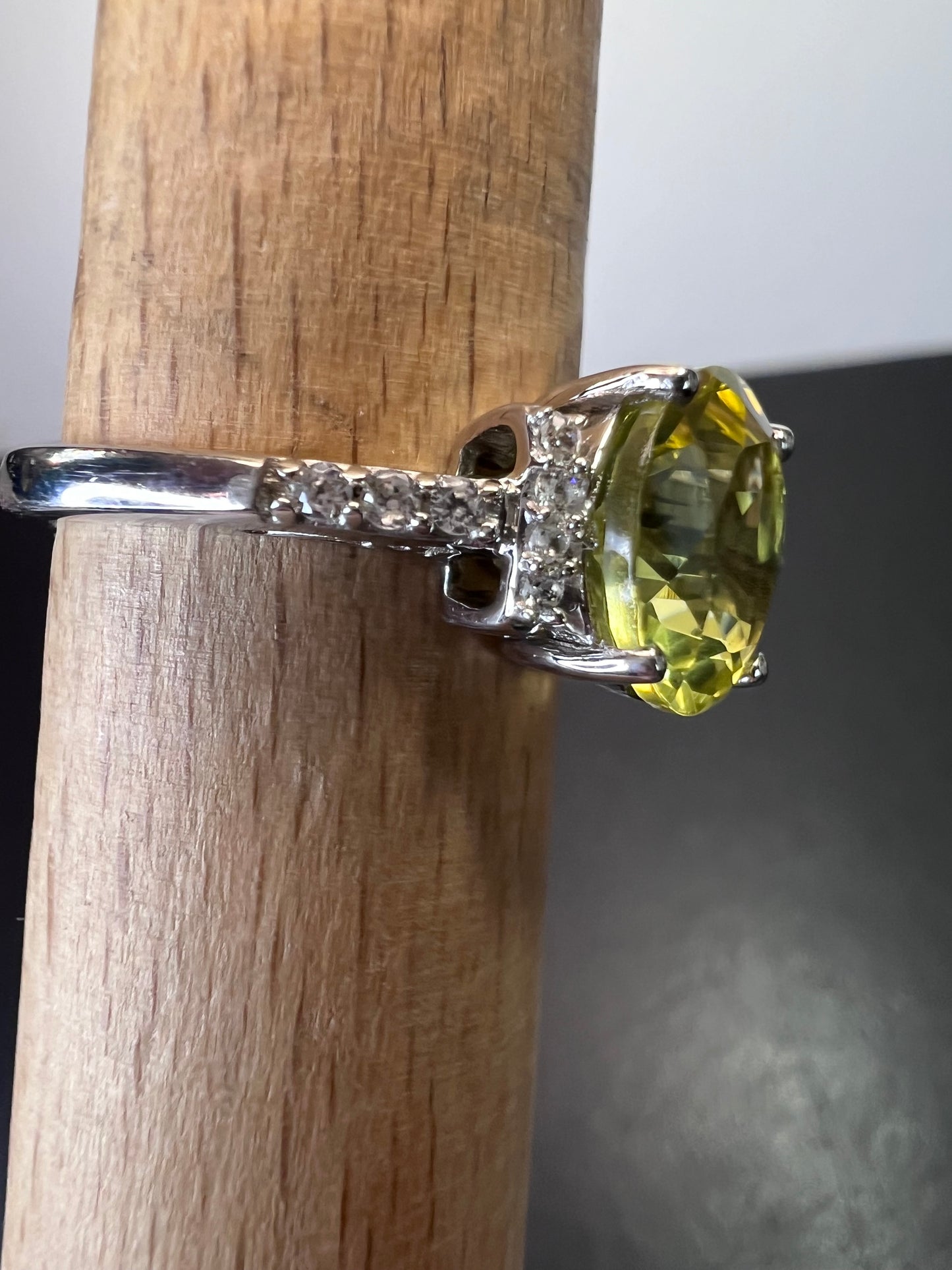 Ouro verde / lemon Quartz and white zircon sterling ring size 9