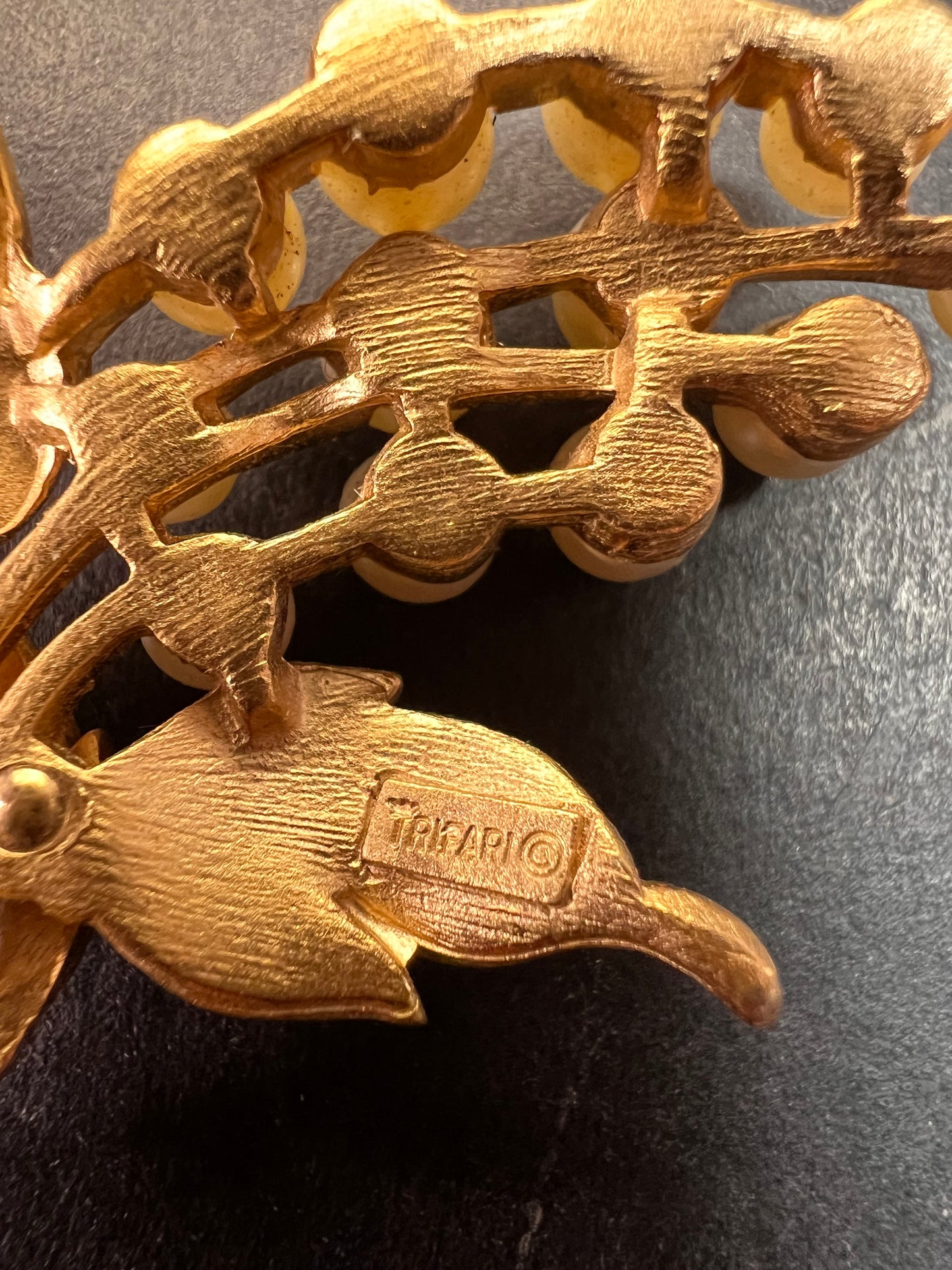 Vintage signed crown Trifari brushed goldtone pearl spray brooch