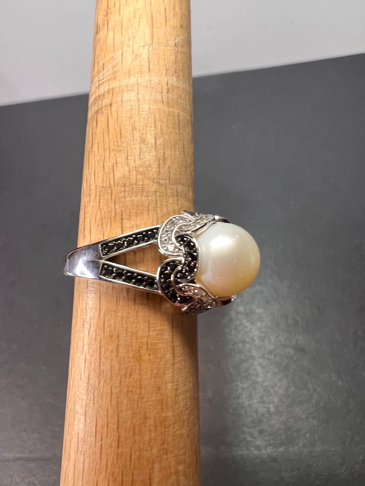 White cultured pearl and multi gem sterling silver ring size 9 *NEW*