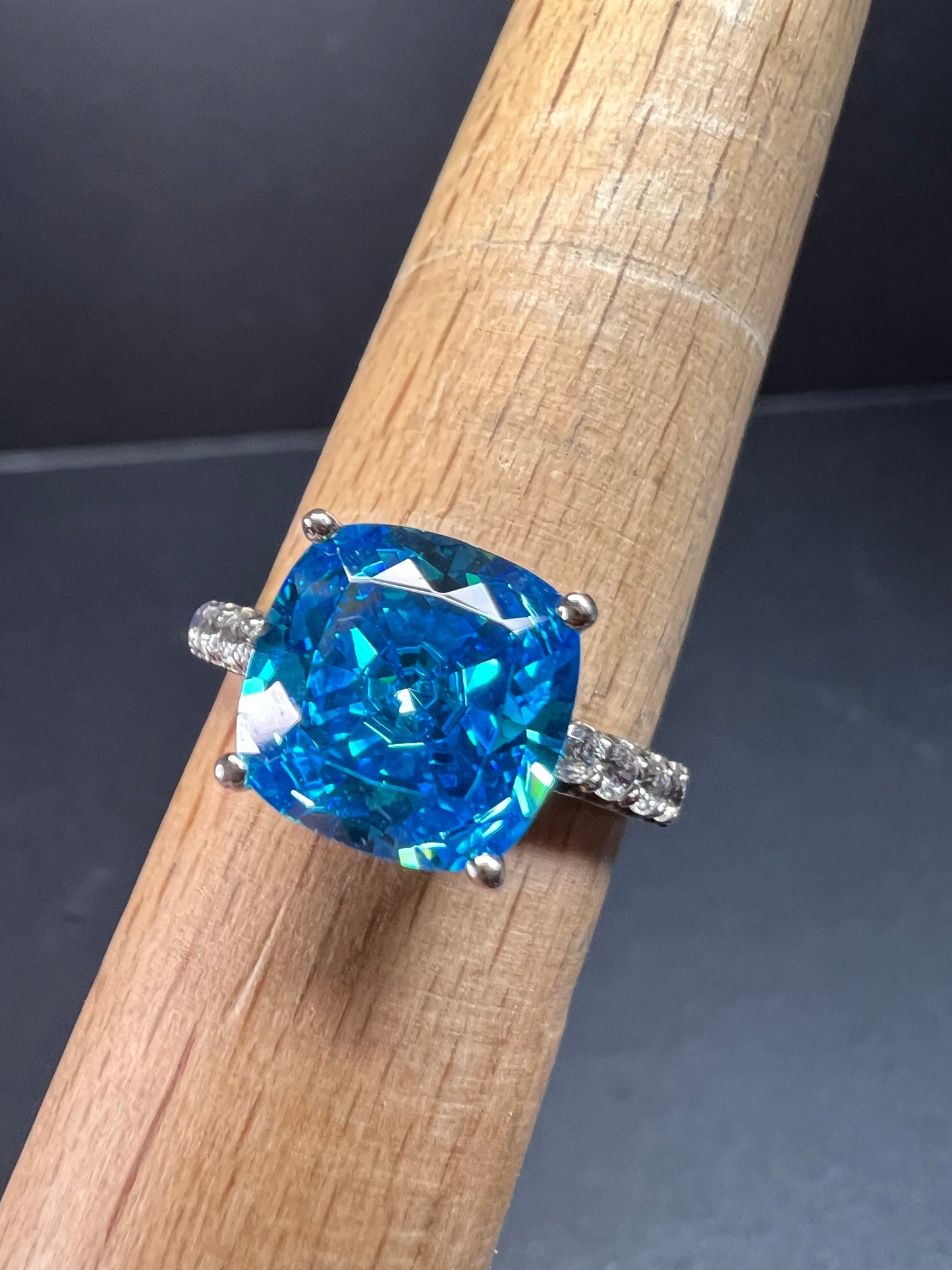 Aqua blue CZ sterling silver ring size 8