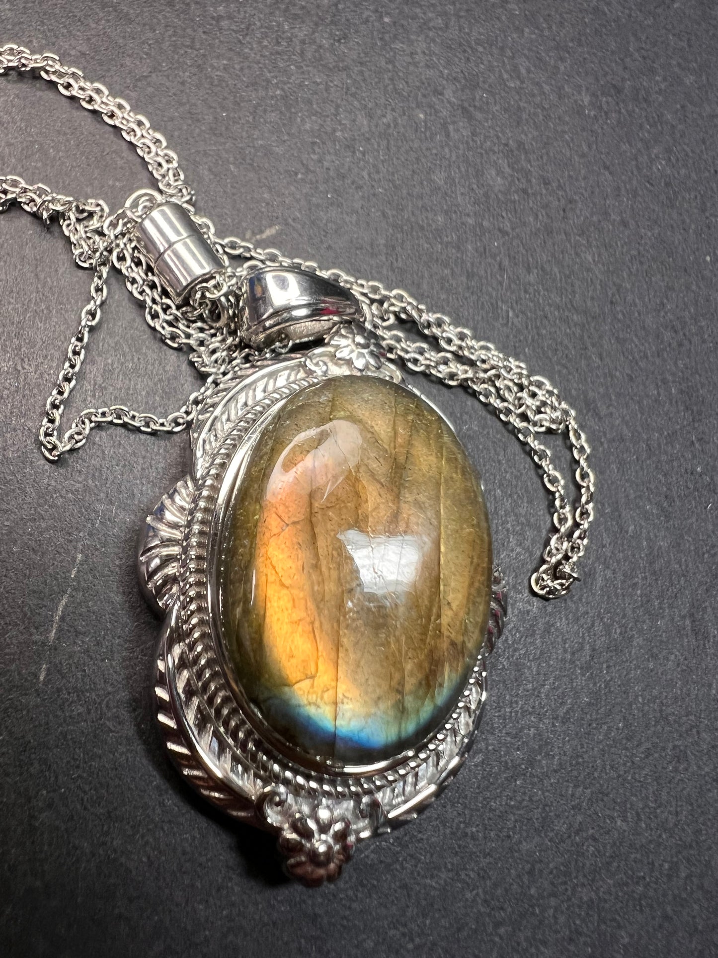 NEW Flashy fire labradorite pendant and chain in stainless steel 20inch