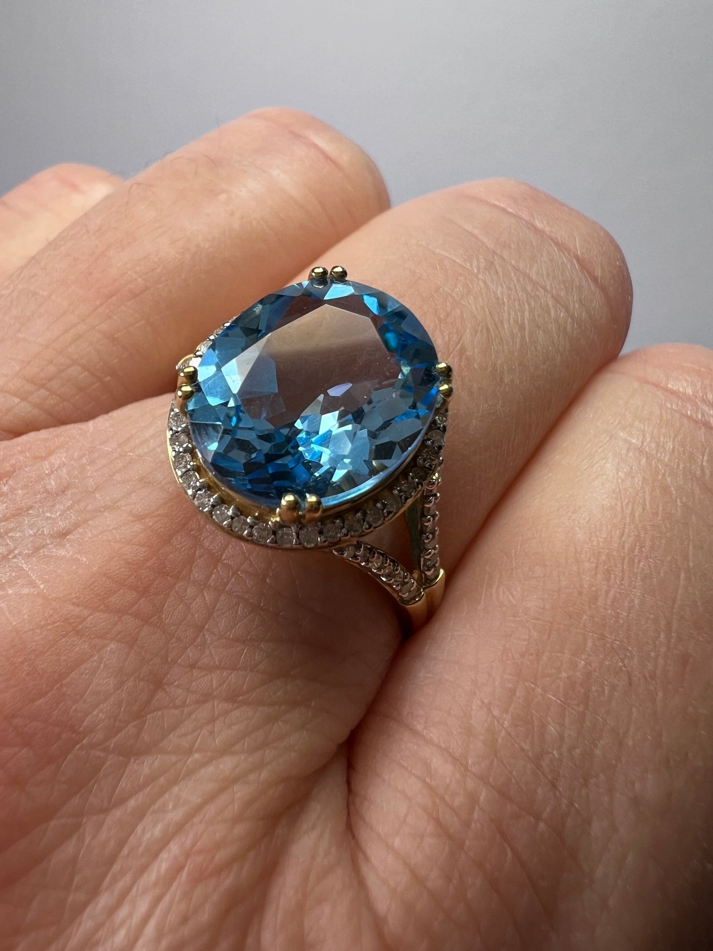 Swiss blue topaz and diamond 10k gold halo ring size 9