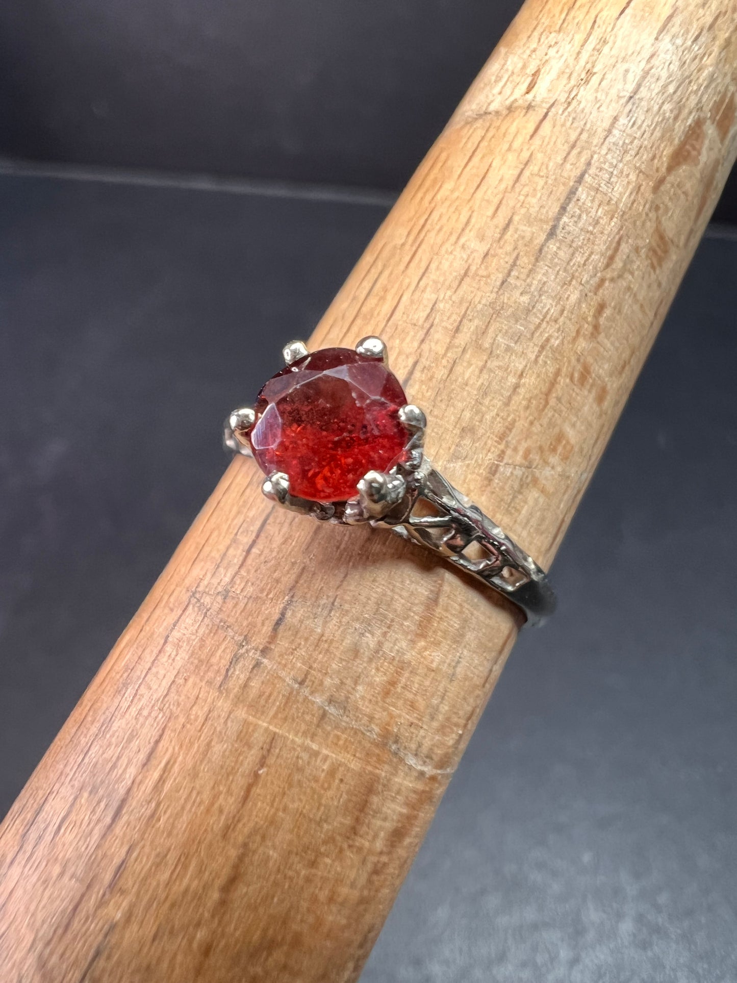 Vintage 10k White Gold Garnet Solitaire Ring – Size 6.5 – Magnolia Jewelry