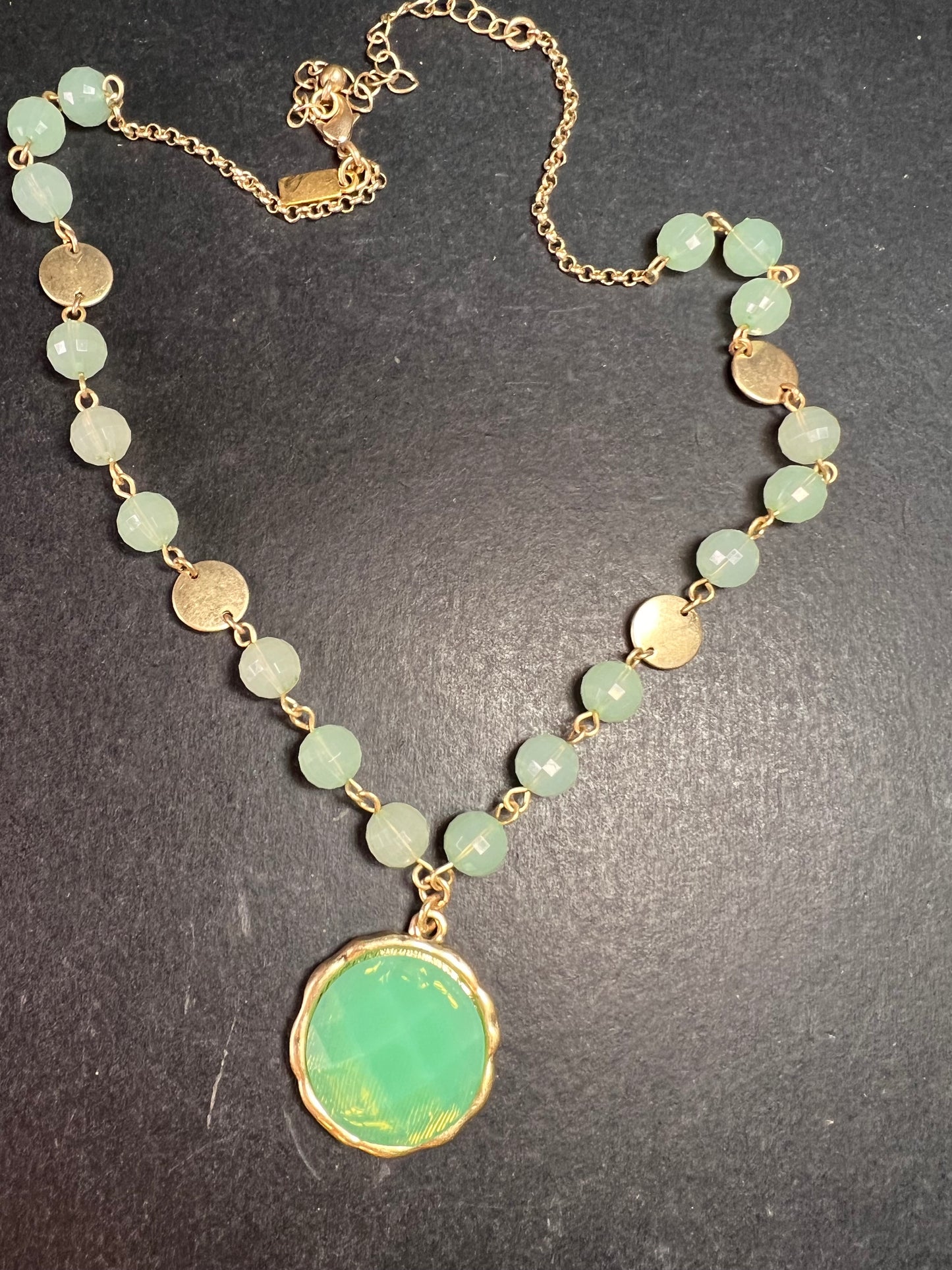 Vivi Love Green Glass Beaded Pendant Necklace Gold Tone 20in