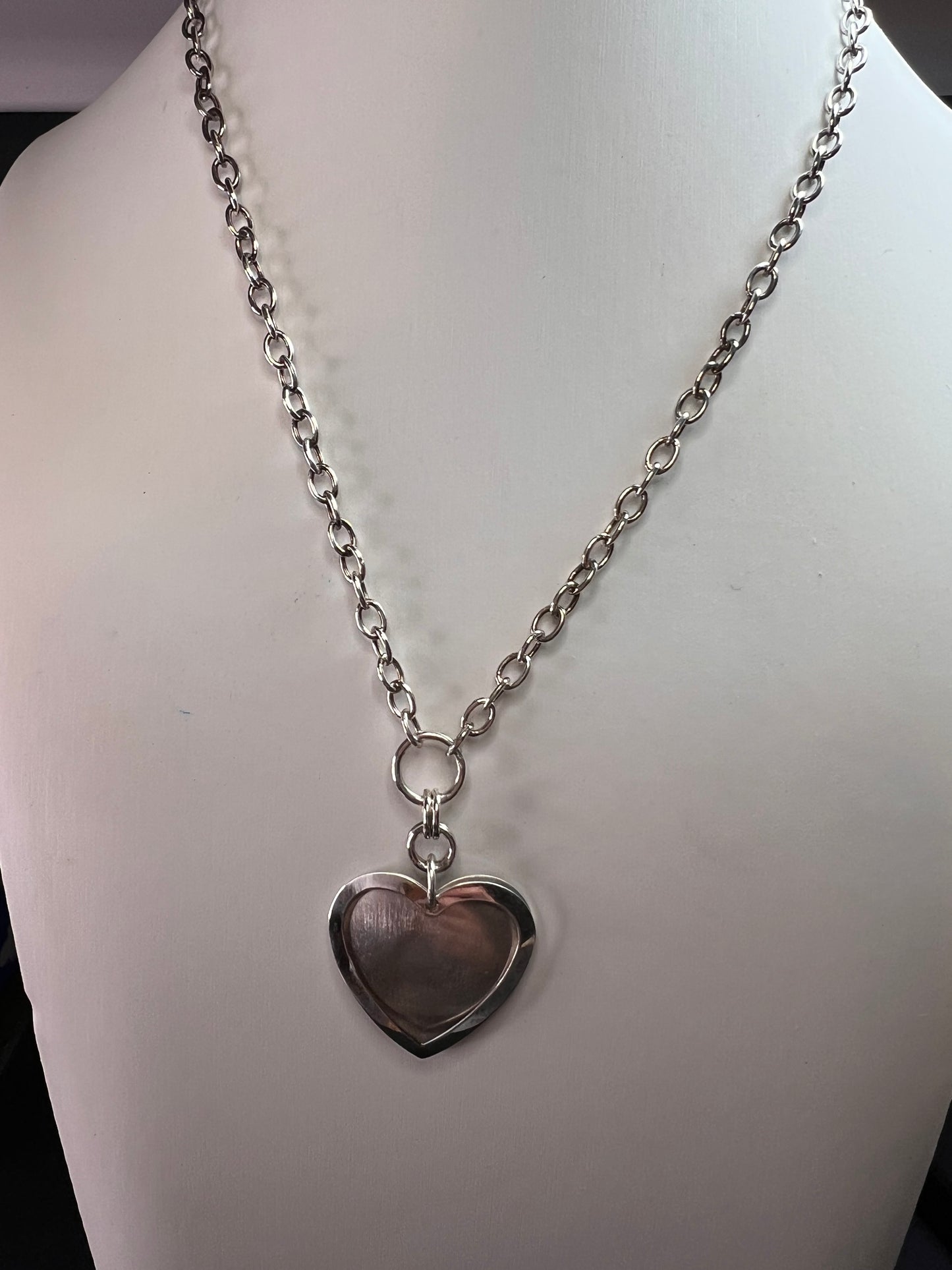 Vintage sterling silver heart framed pendant and chain necklace
