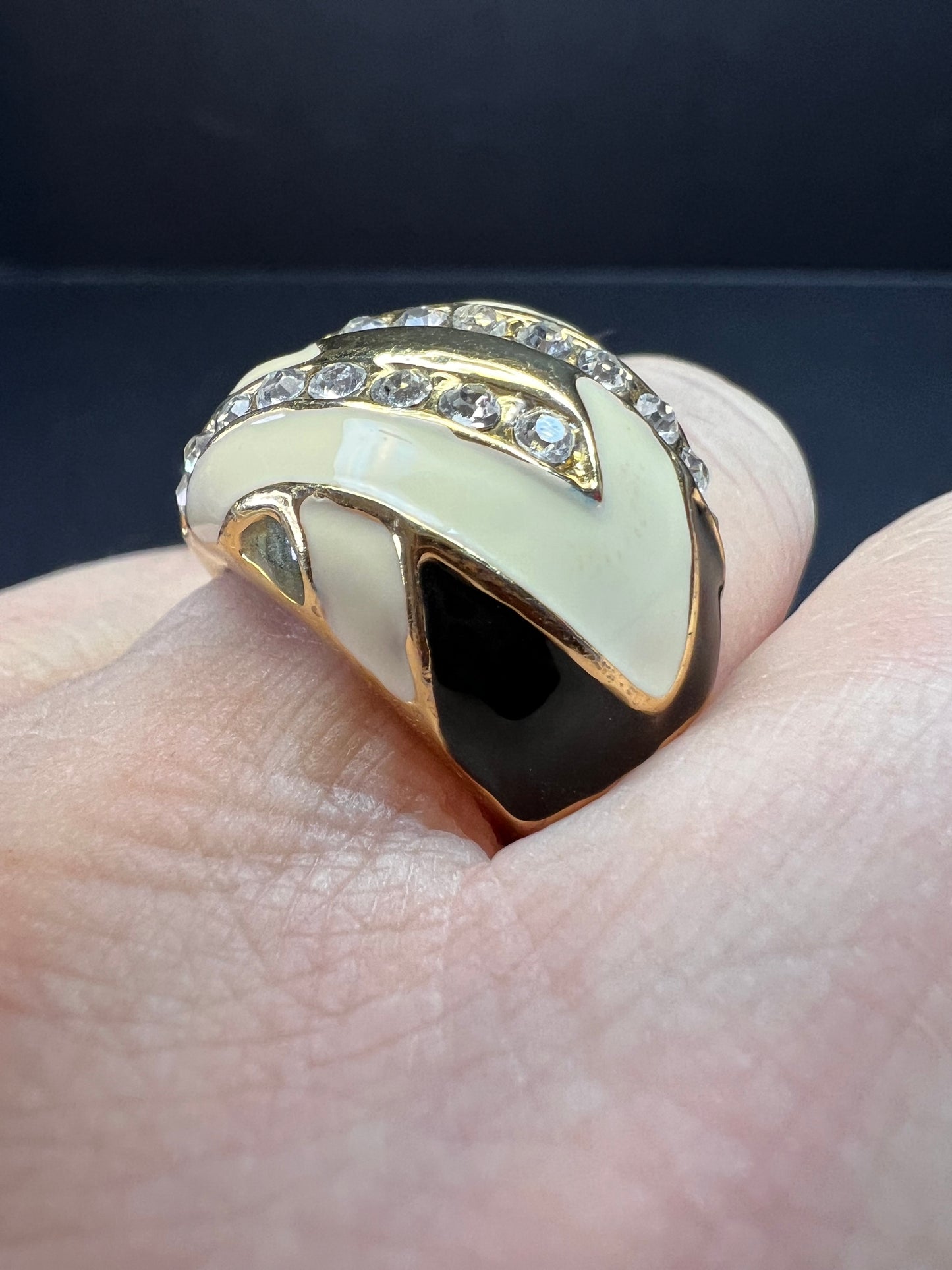 Vintage enameled gold plated costume ring size 6.5