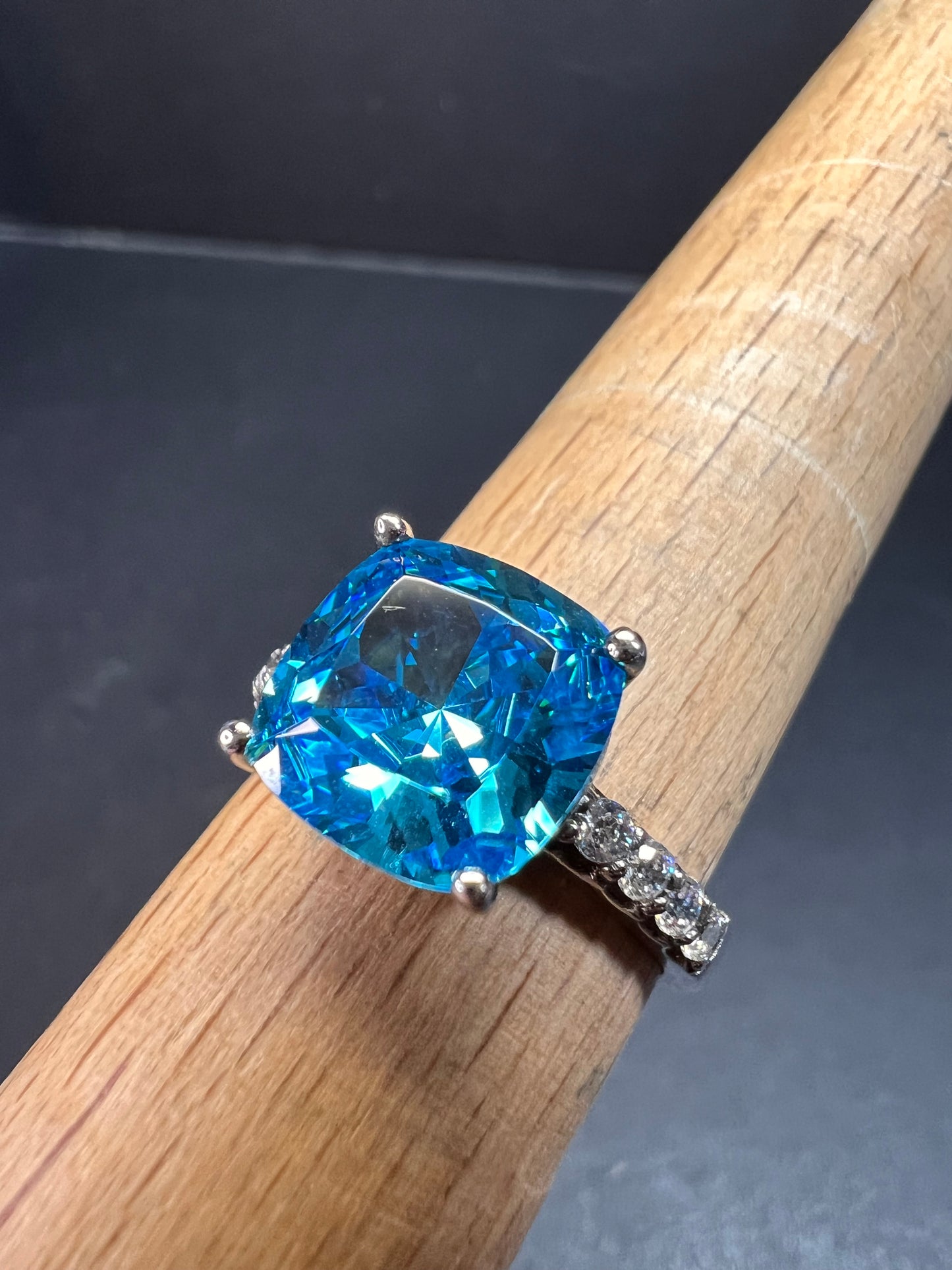 Aqua blue CZ sterling silver ring size 8