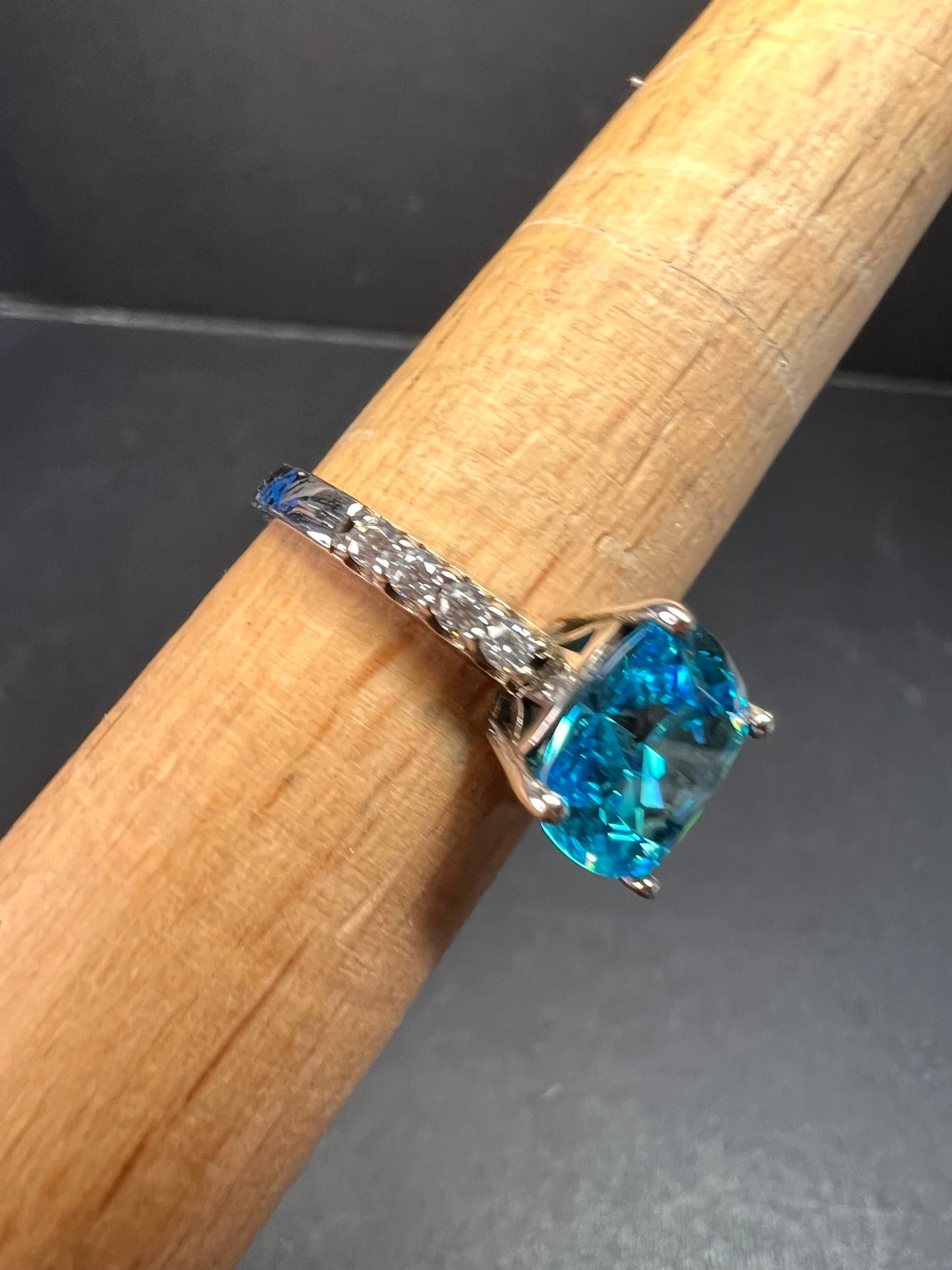Aqua blue CZ sterling silver ring size 8