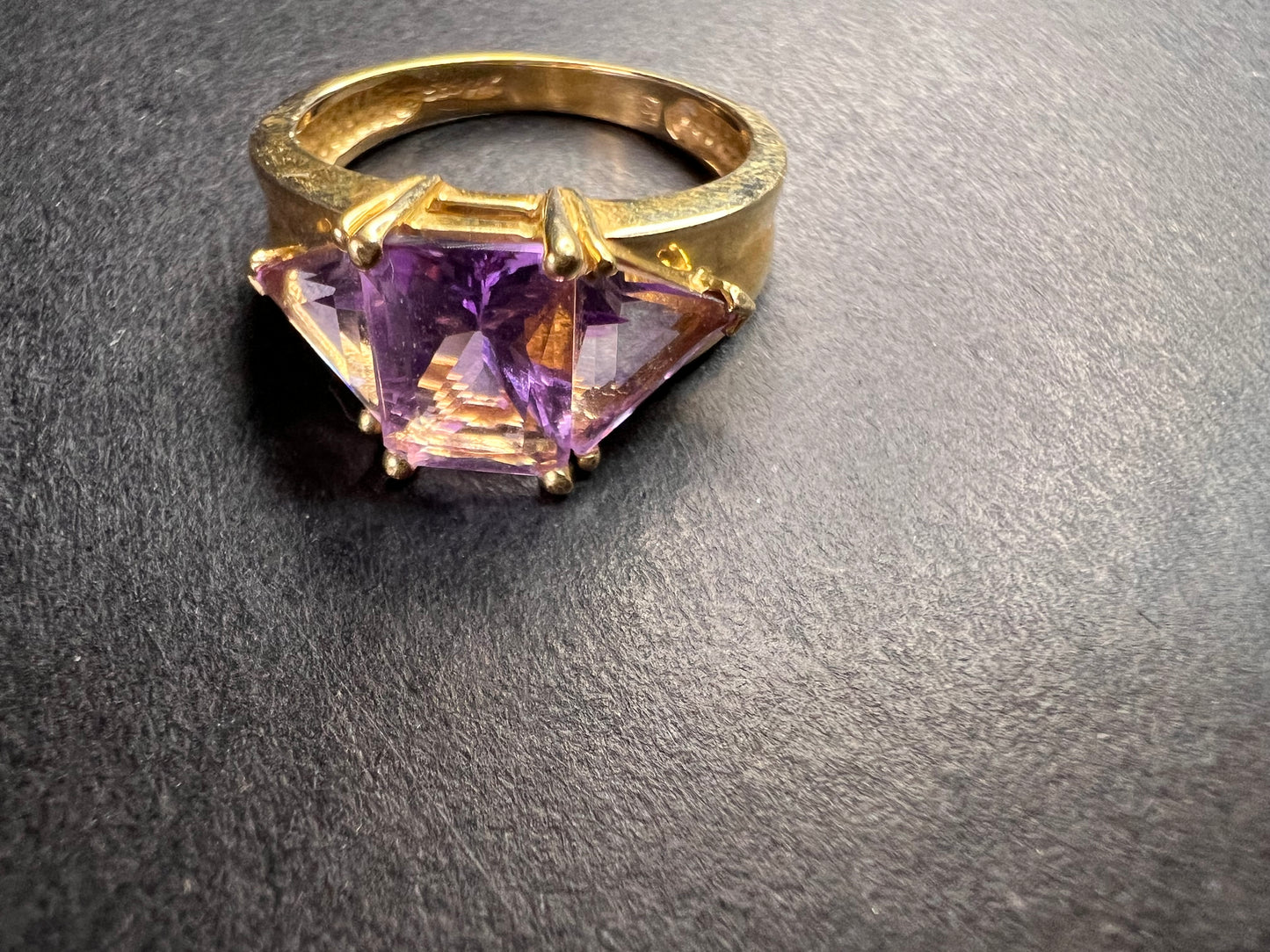 Vintage Ross-Simons 14K Yellow Gold Trillion Cut Amethyst Three-Stone Ring – Modernist Design, Size 7