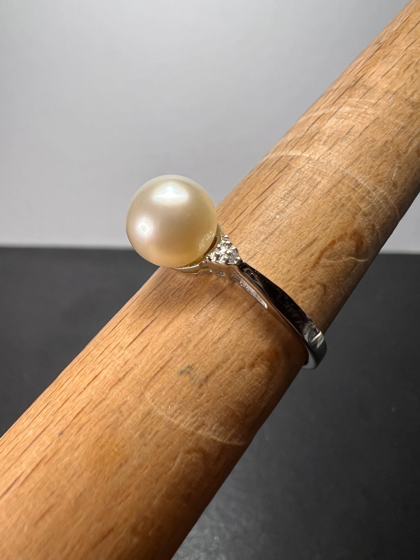 White cultured pearl and diamond sterling silver ring size 8