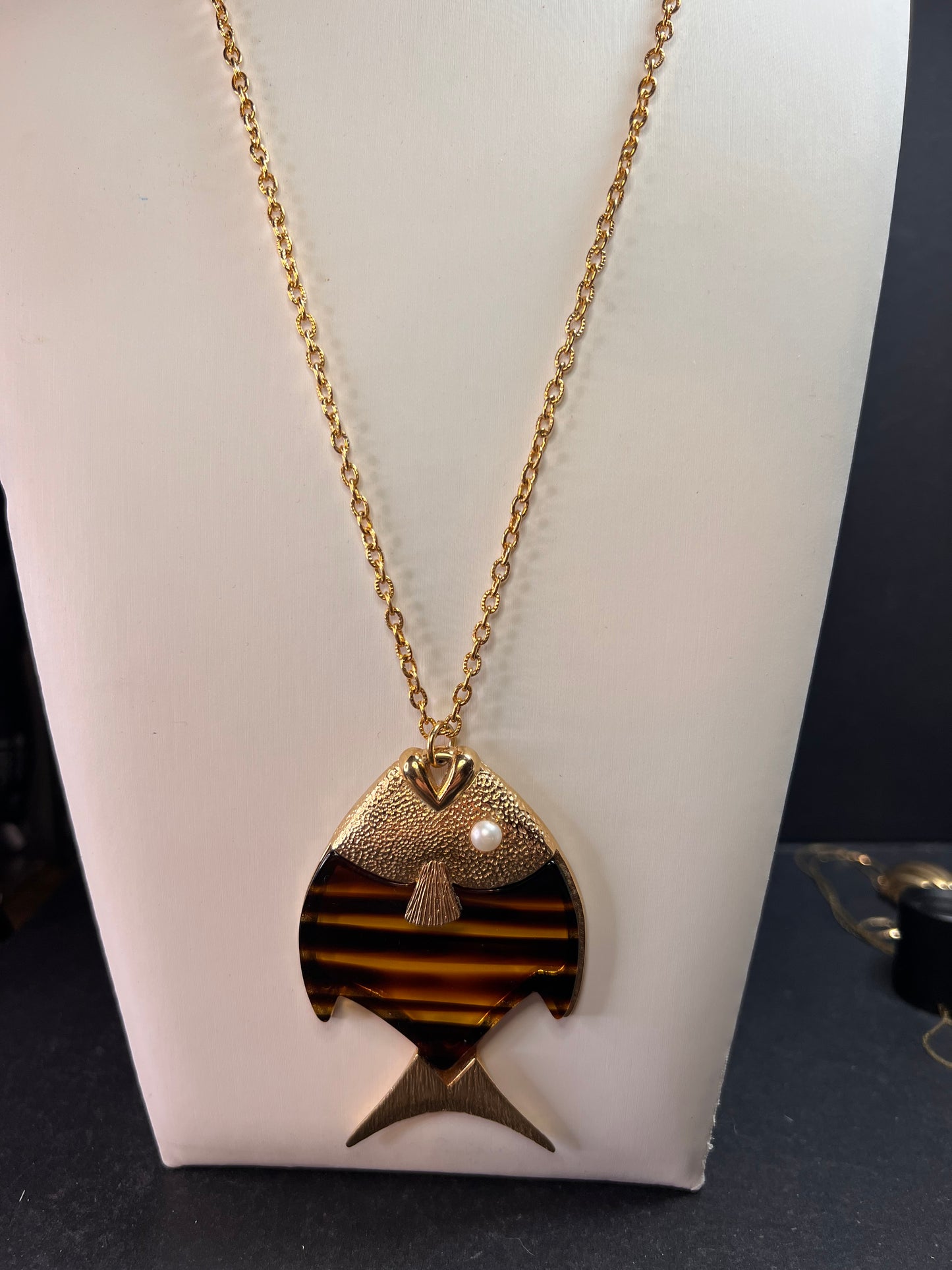 Vintage Sarah Coventry Fish Pendant Necklace 24” Gold Tone Lucite Pearl