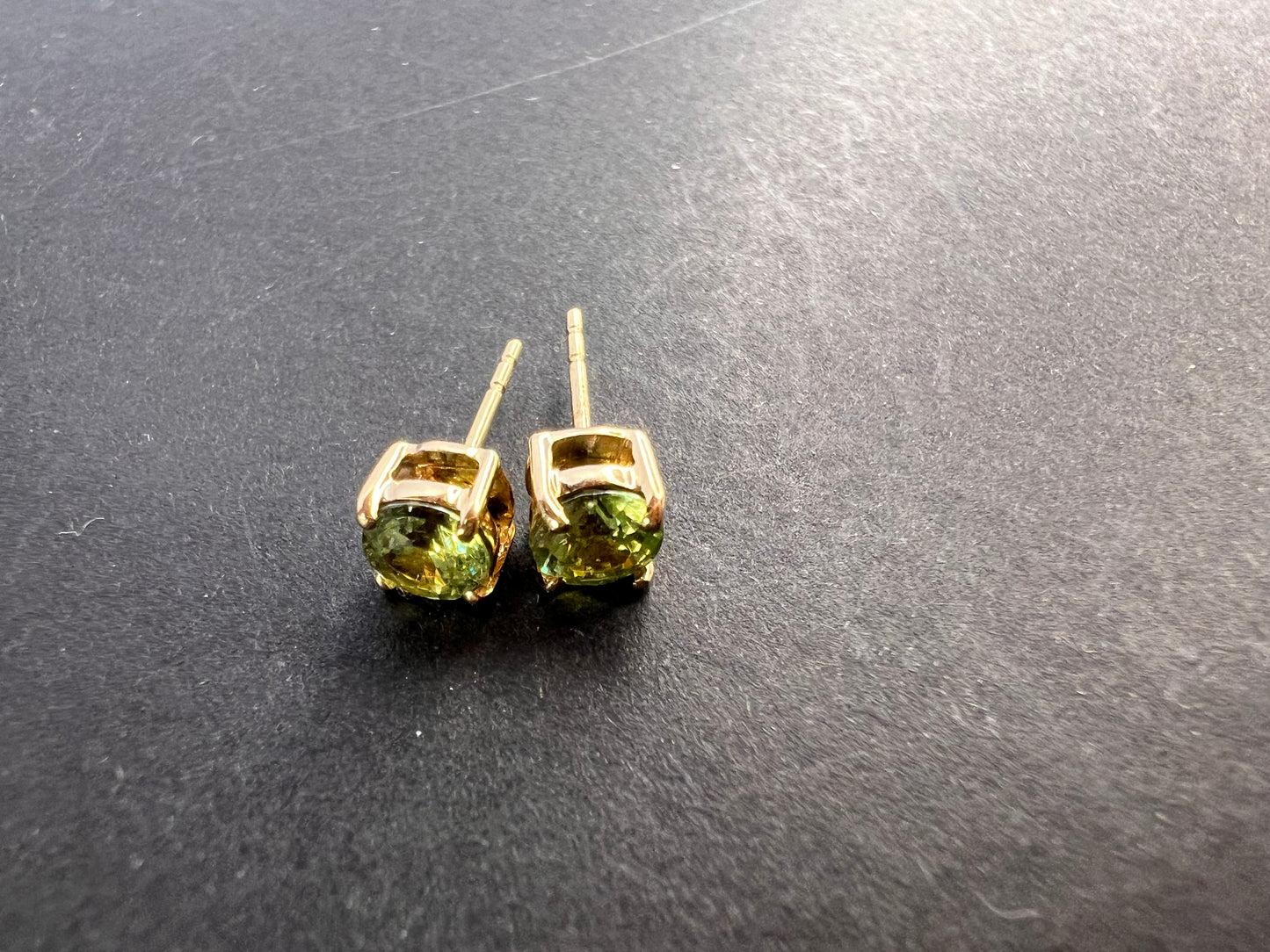 14k gold 4.5mm mint peridot stud earrings