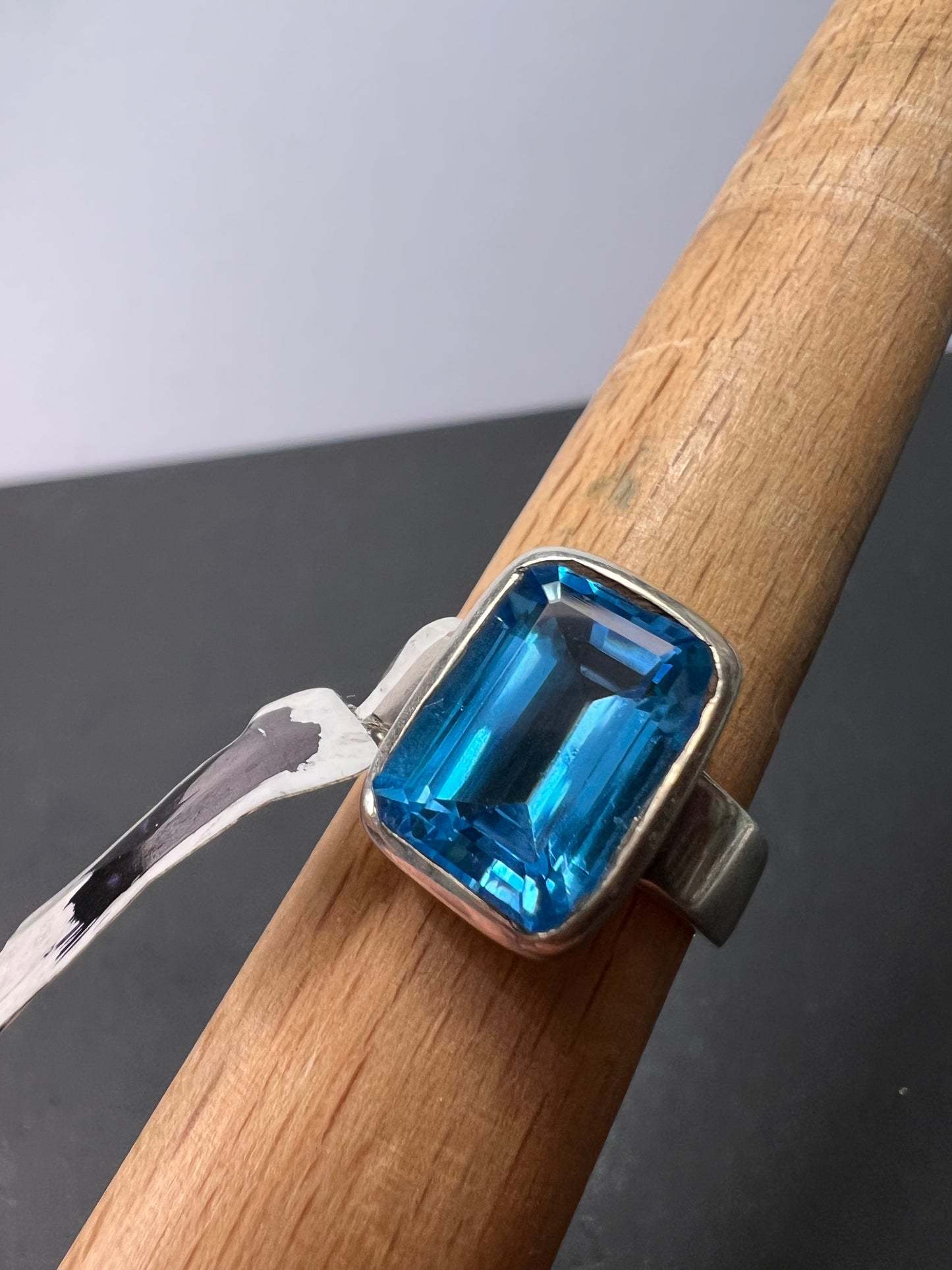 NEW Swiss blue topaz sterling silver ring size 10. 8.25 grams