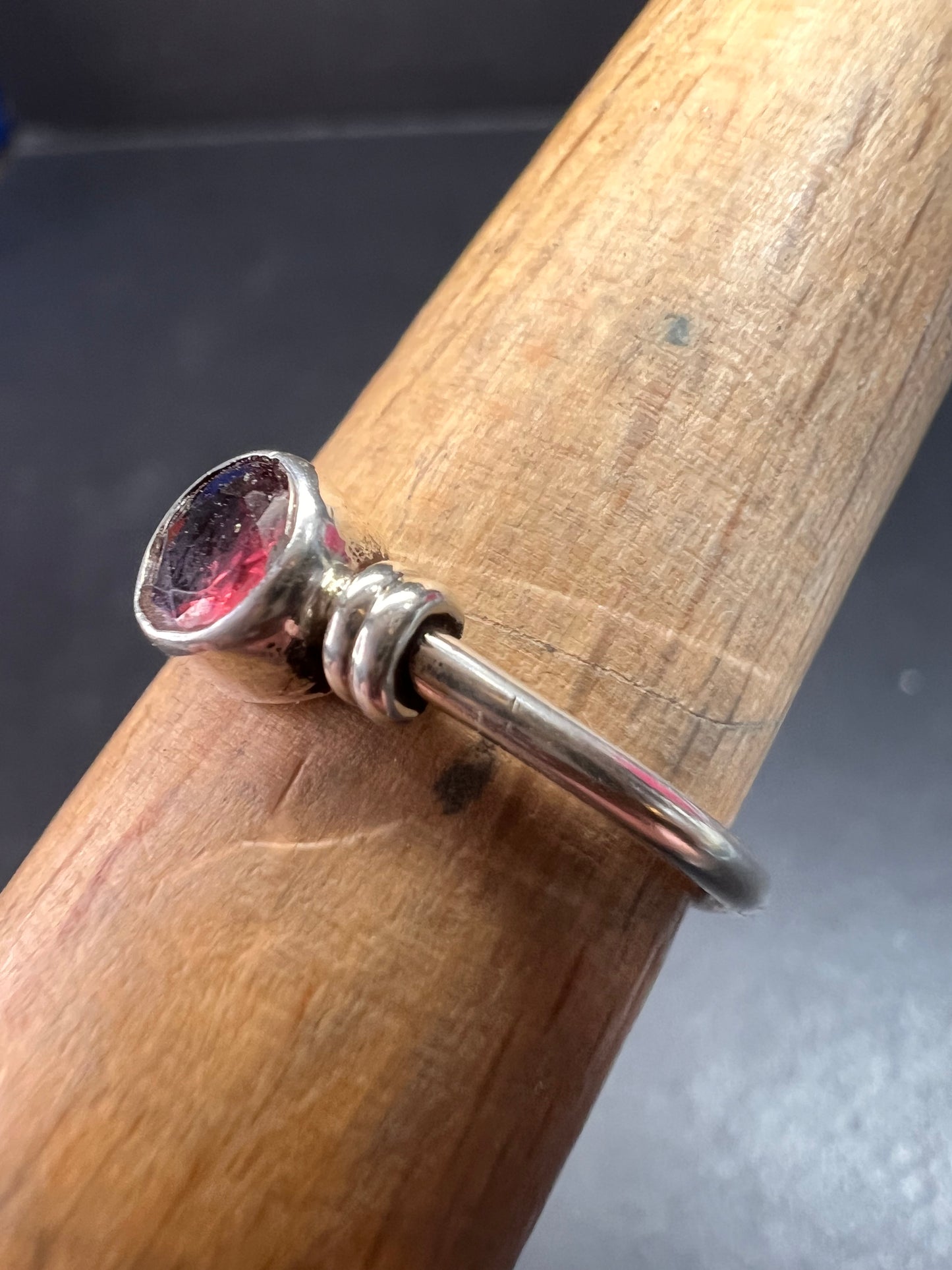Vintage sterling silver garnet solitaire garnet ring size 7.5