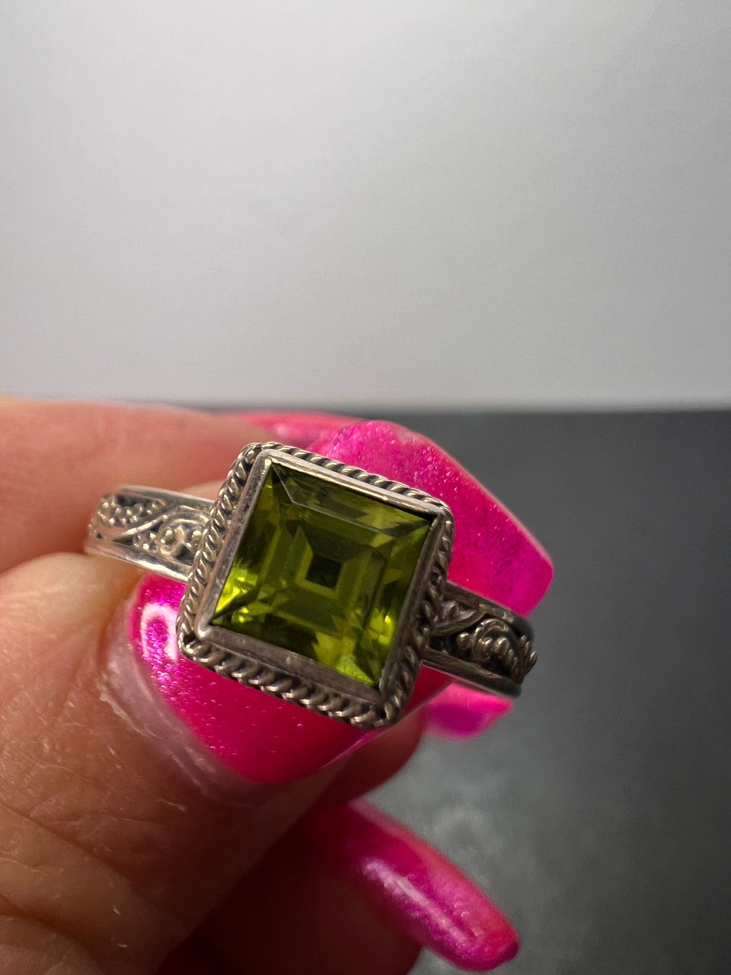 Sarda designer peridot and sterling silver ring size 9