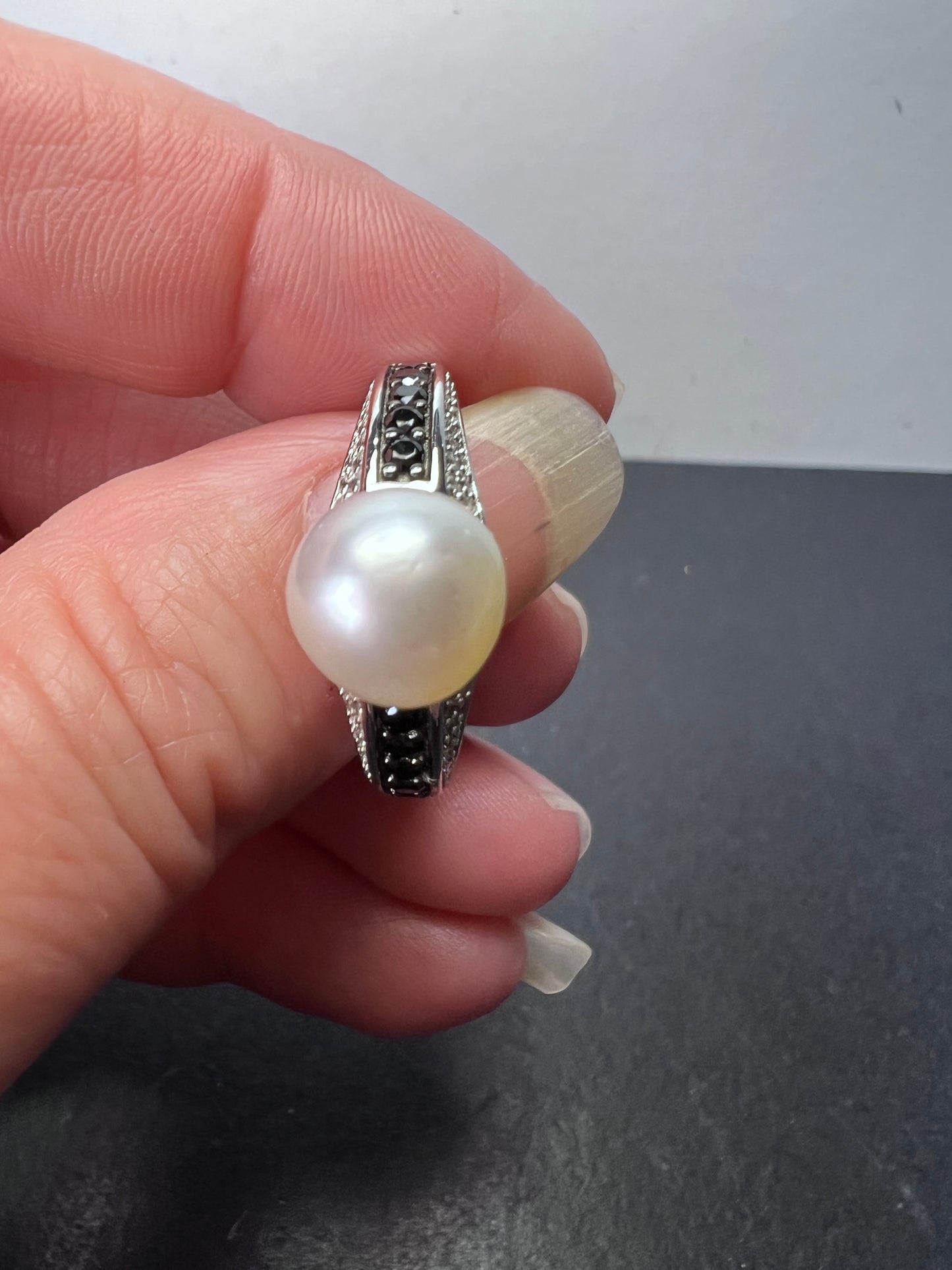 White cultured pearl and black spinel sterling silver ring size 9