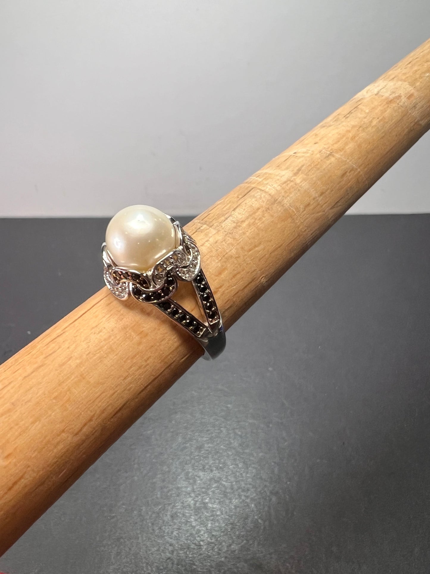 White cultured pearl and multi gem sterling silver ring size 9 *NEW*