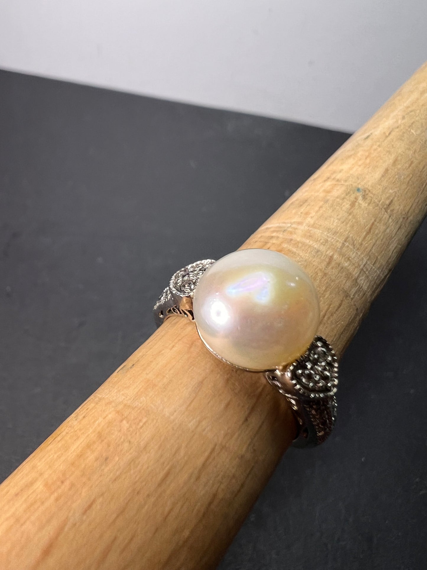 White Cultured Freshwater Pearl And White Topaz Sterling Silver Ring size 8