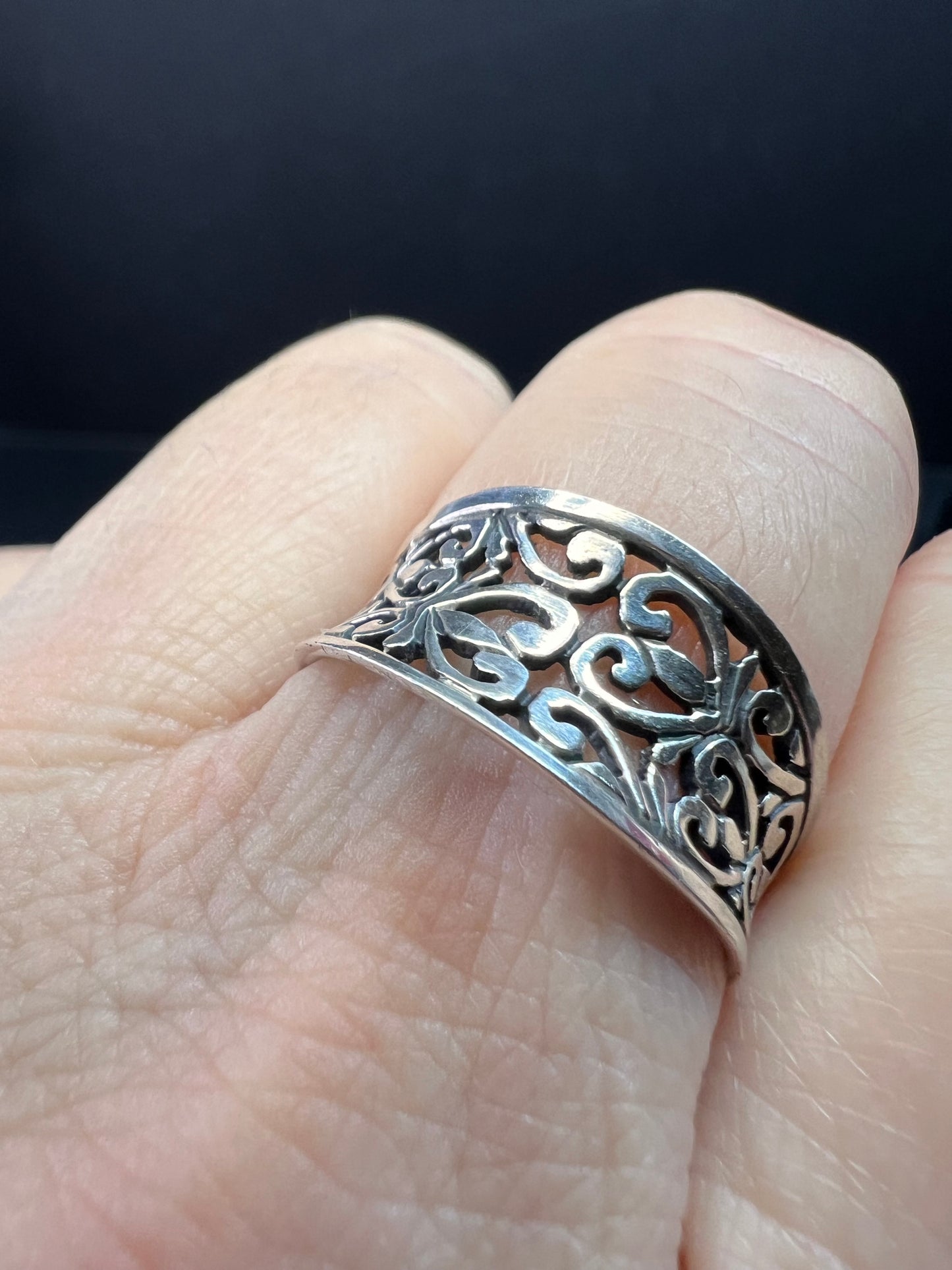 Vintage Sterling Silver Scrollwork Delicate Design Ring Size 8