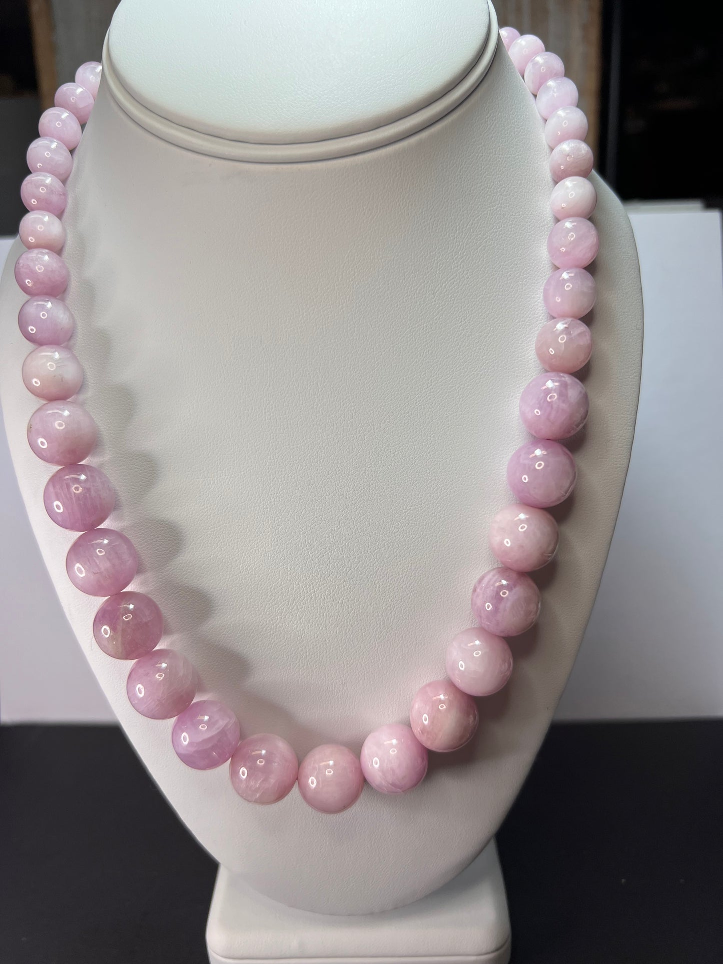 Kunzite graduated beaded 20 inch necklace with 925 magnetic clasp