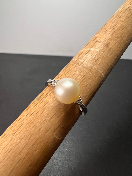 White cultured pearl and diamond sterling silver ring size 8