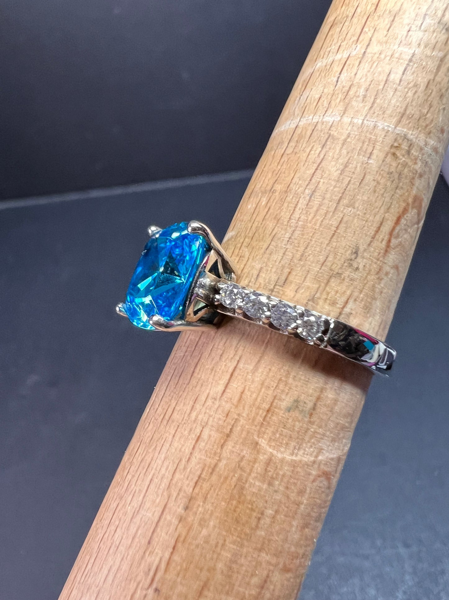 Aqua blue CZ sterling silver ring size 8