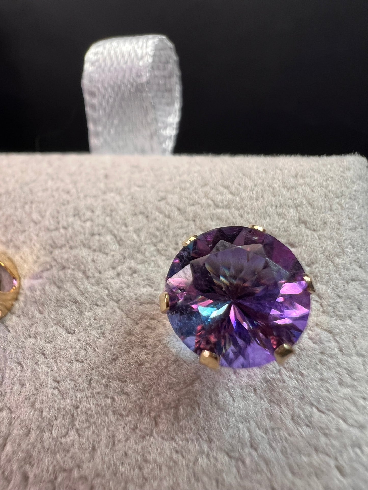 Like New 14K Yellow Gold Color Shift CZ Stud Earrings 8.2mm