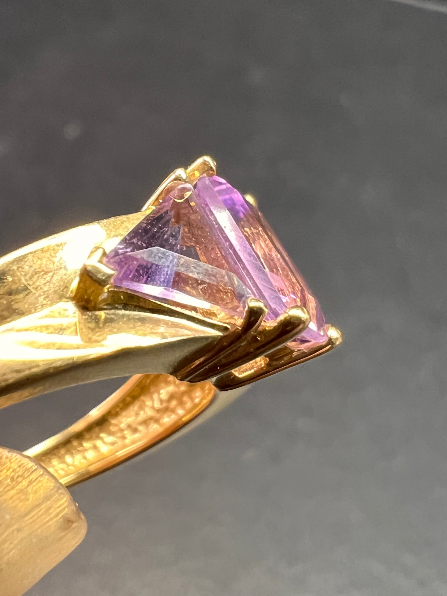 Vintage Ross-Simons 14K Yellow Gold Trillion Cut Amethyst Three-Stone Ring – Modernist Design, Size 7