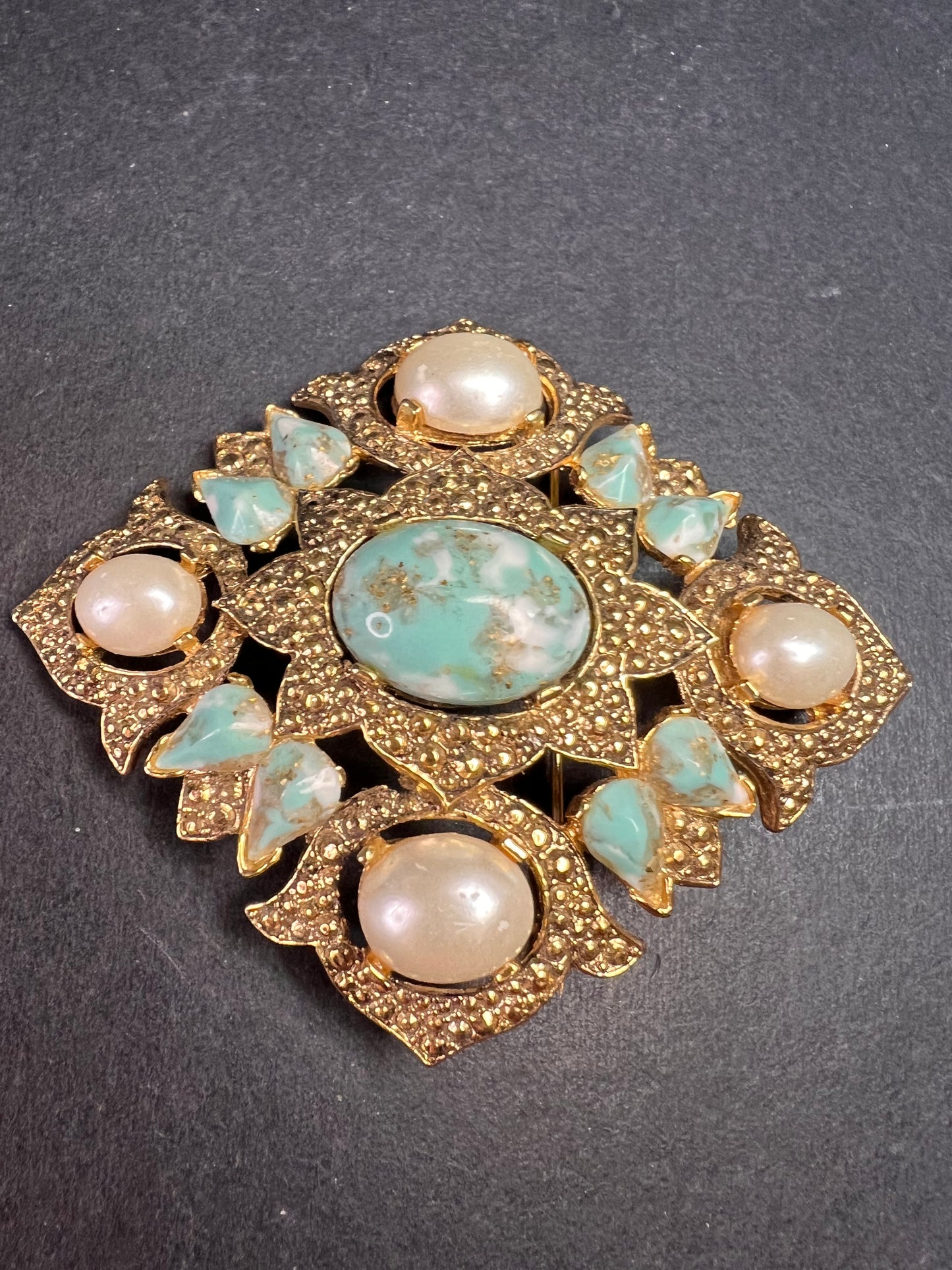 Vintage Sarah Coventry Remembrance brooch pin