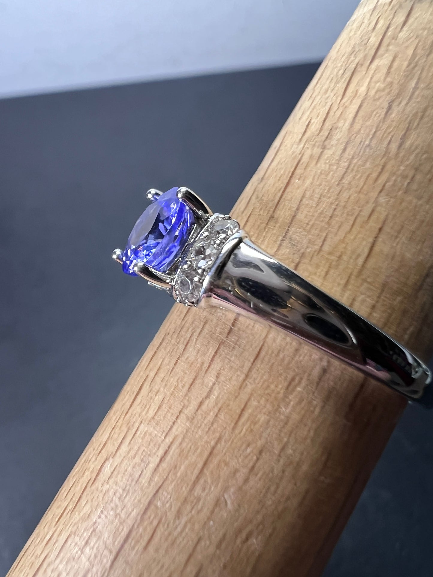 Tanzanite and white topaz sterling silver ring size 9