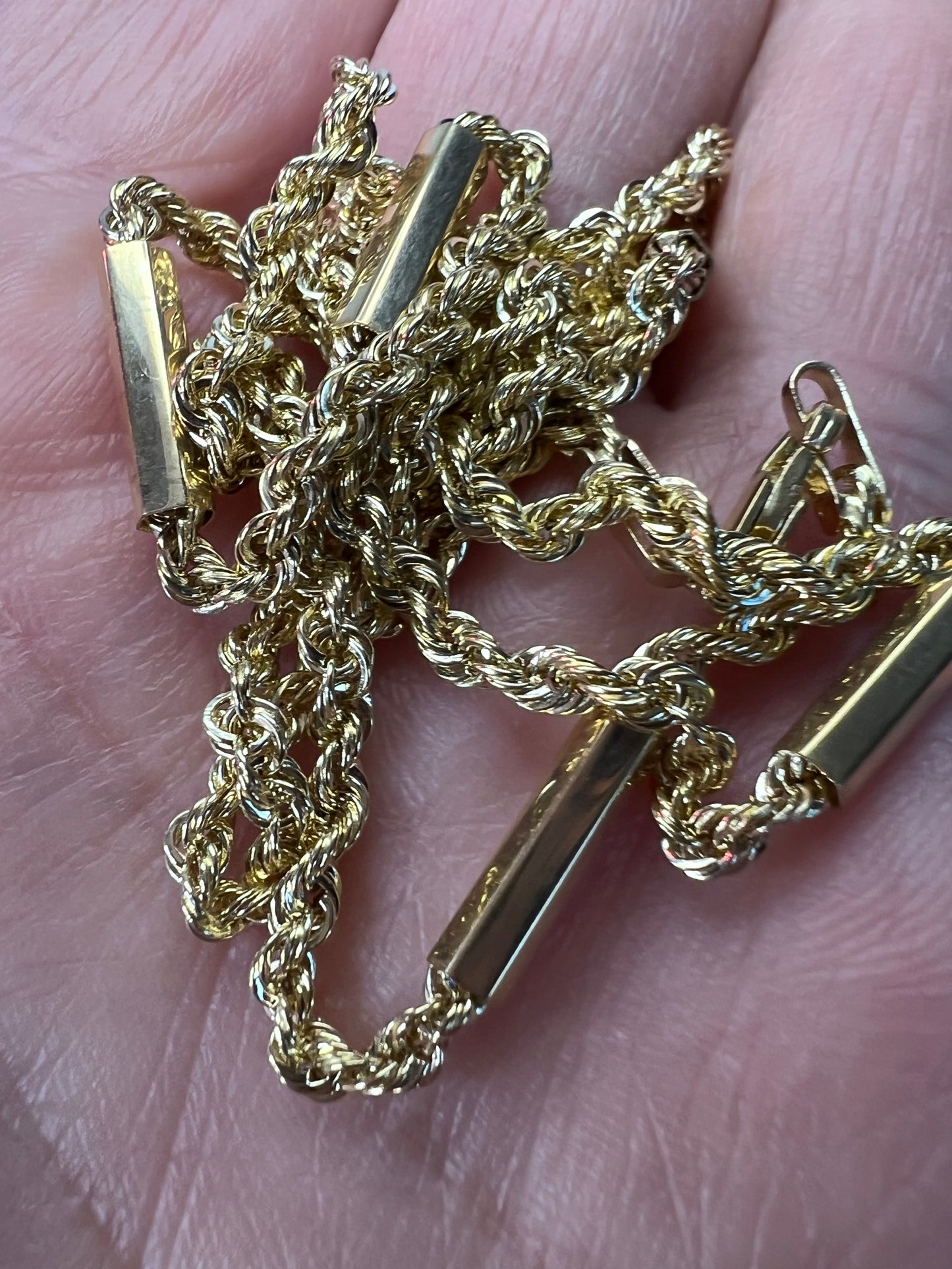 10k yellow gold twisted rope and bar chain. 18 inches 3.16 grams