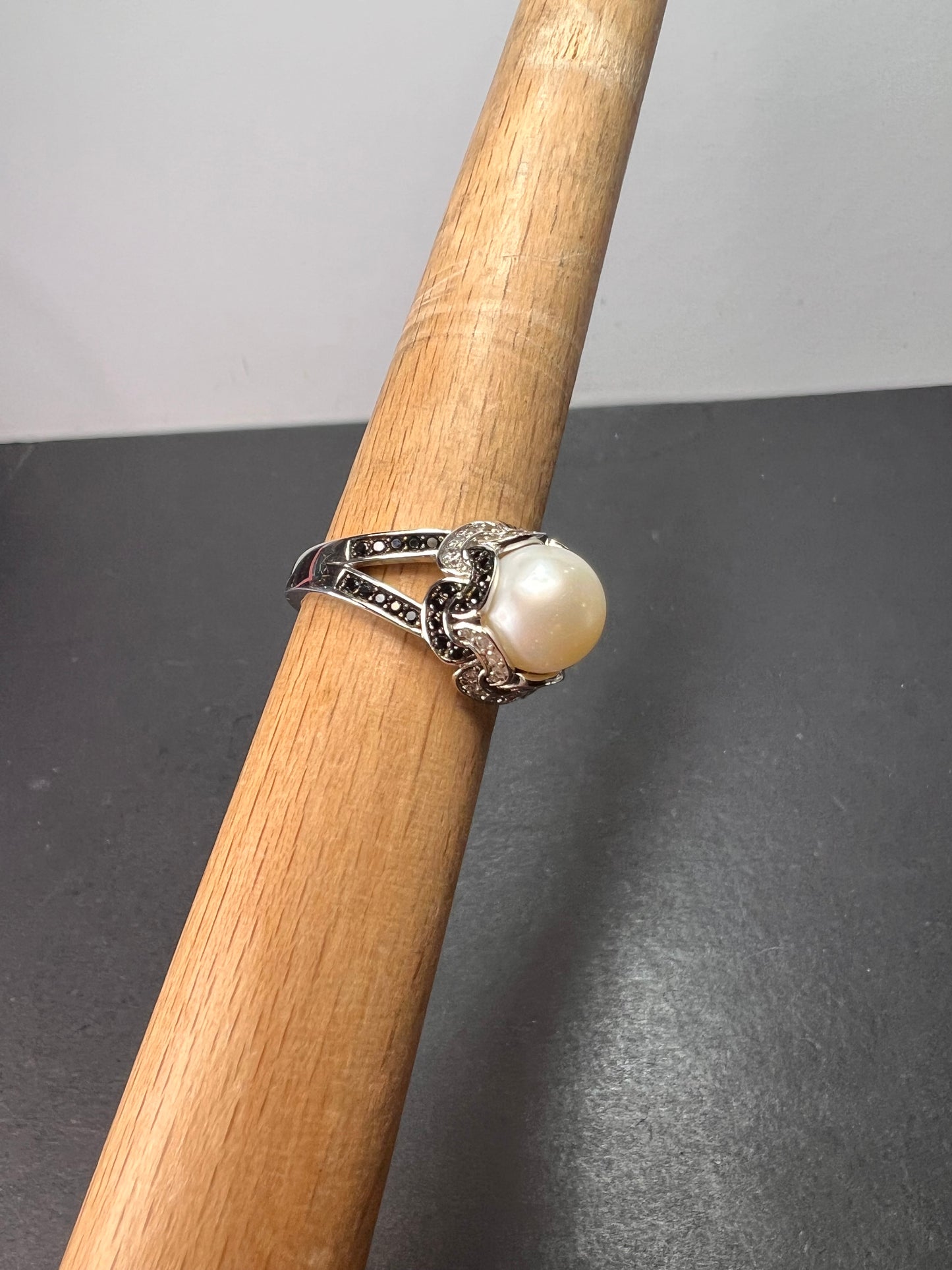 White cultured pearl and multi gem sterling silver ring size 9 *NEW*