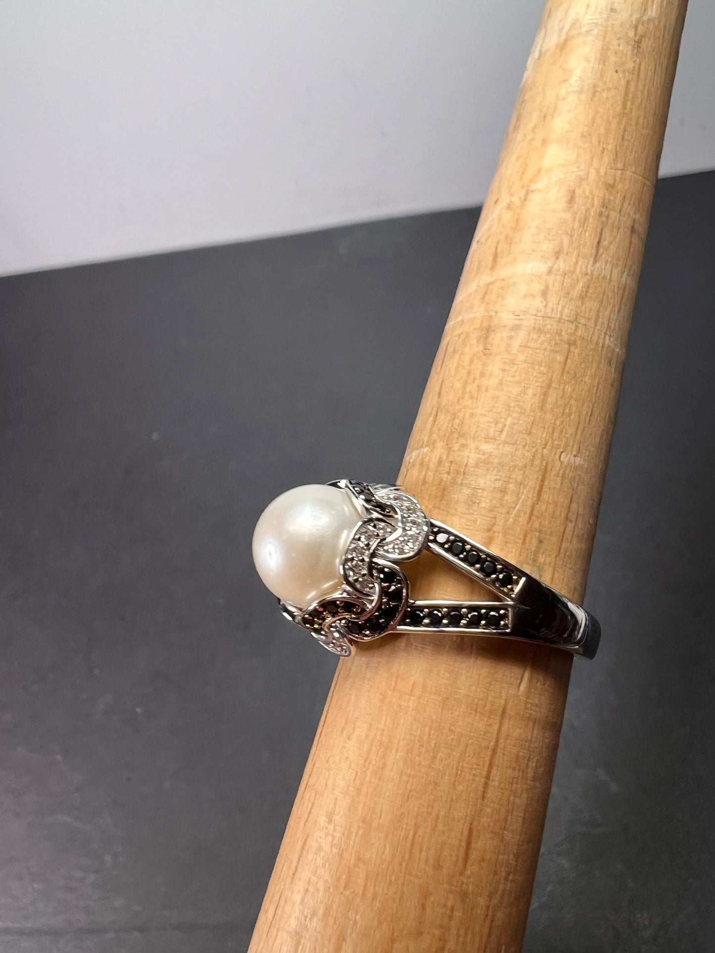 White cultured pearl and multi gem sterling silver ring size 9 *NEW*