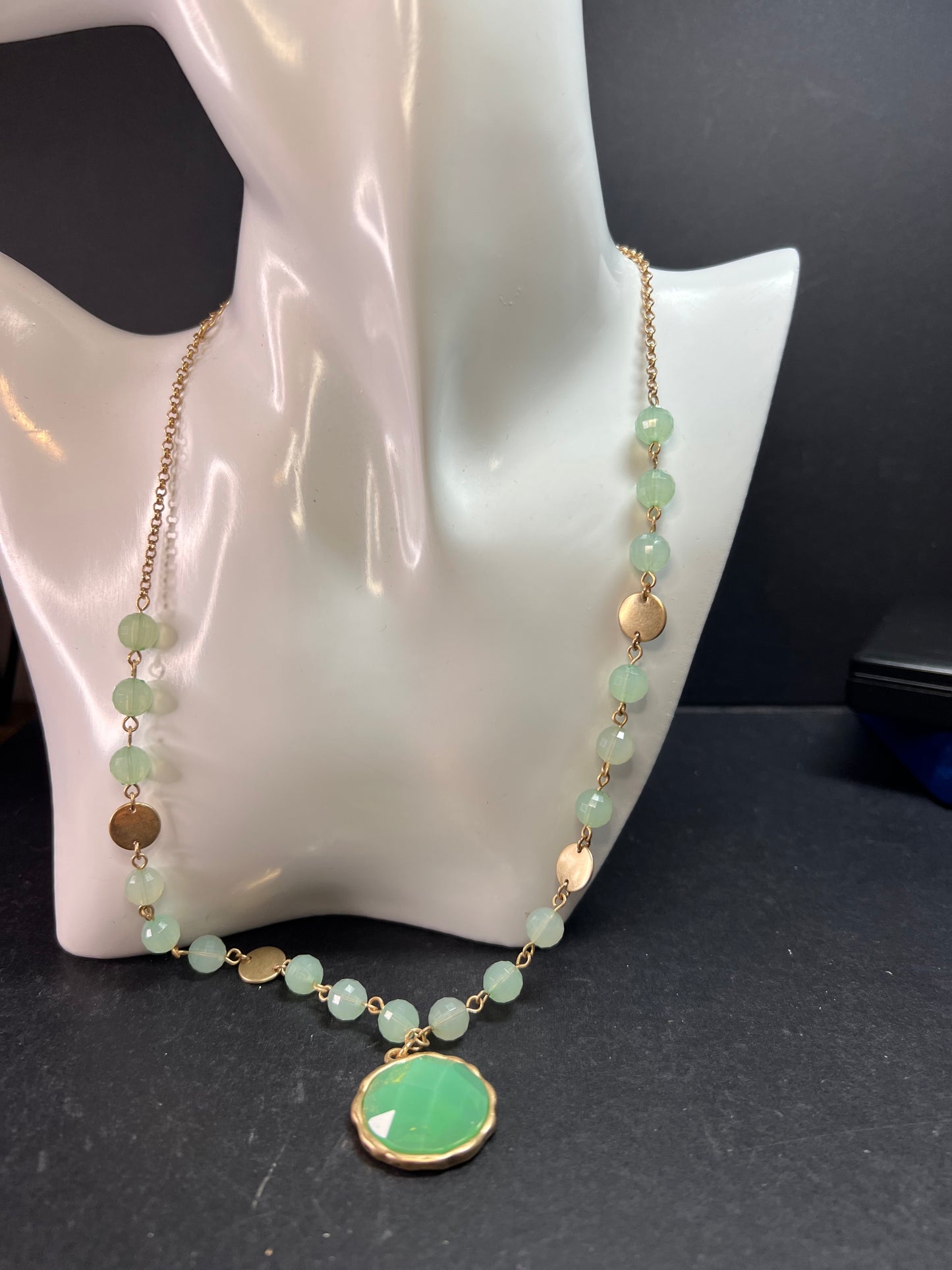 Vivi Love Green Glass Beaded Pendant Necklace Gold Tone 20in