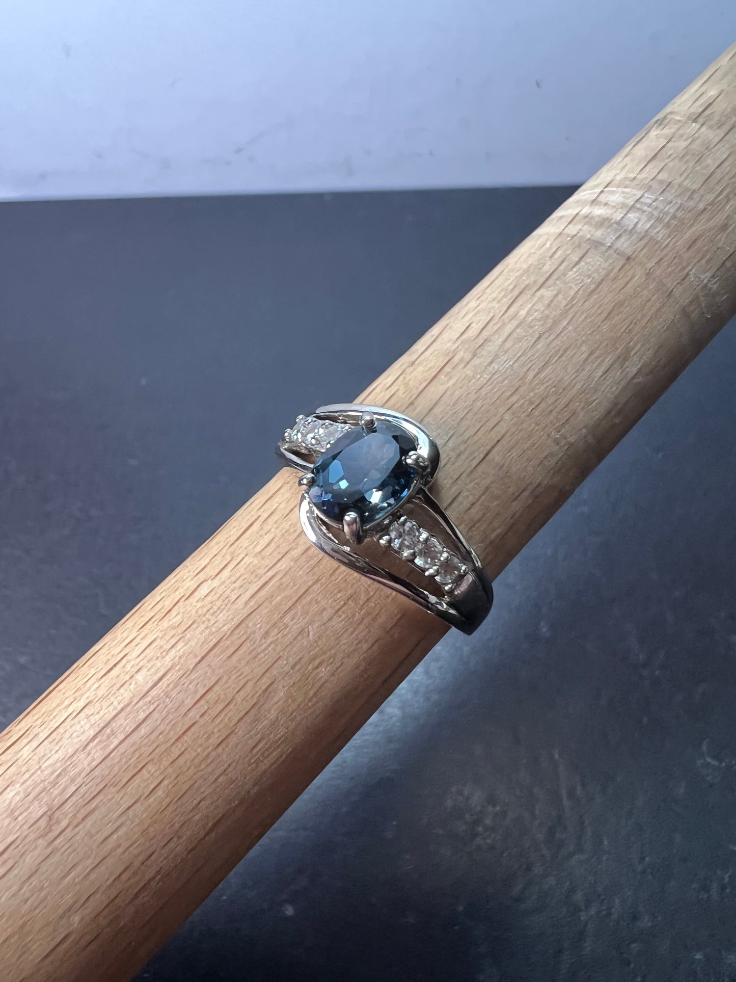 Blue spinel and white topaz sterling silver ring size 9