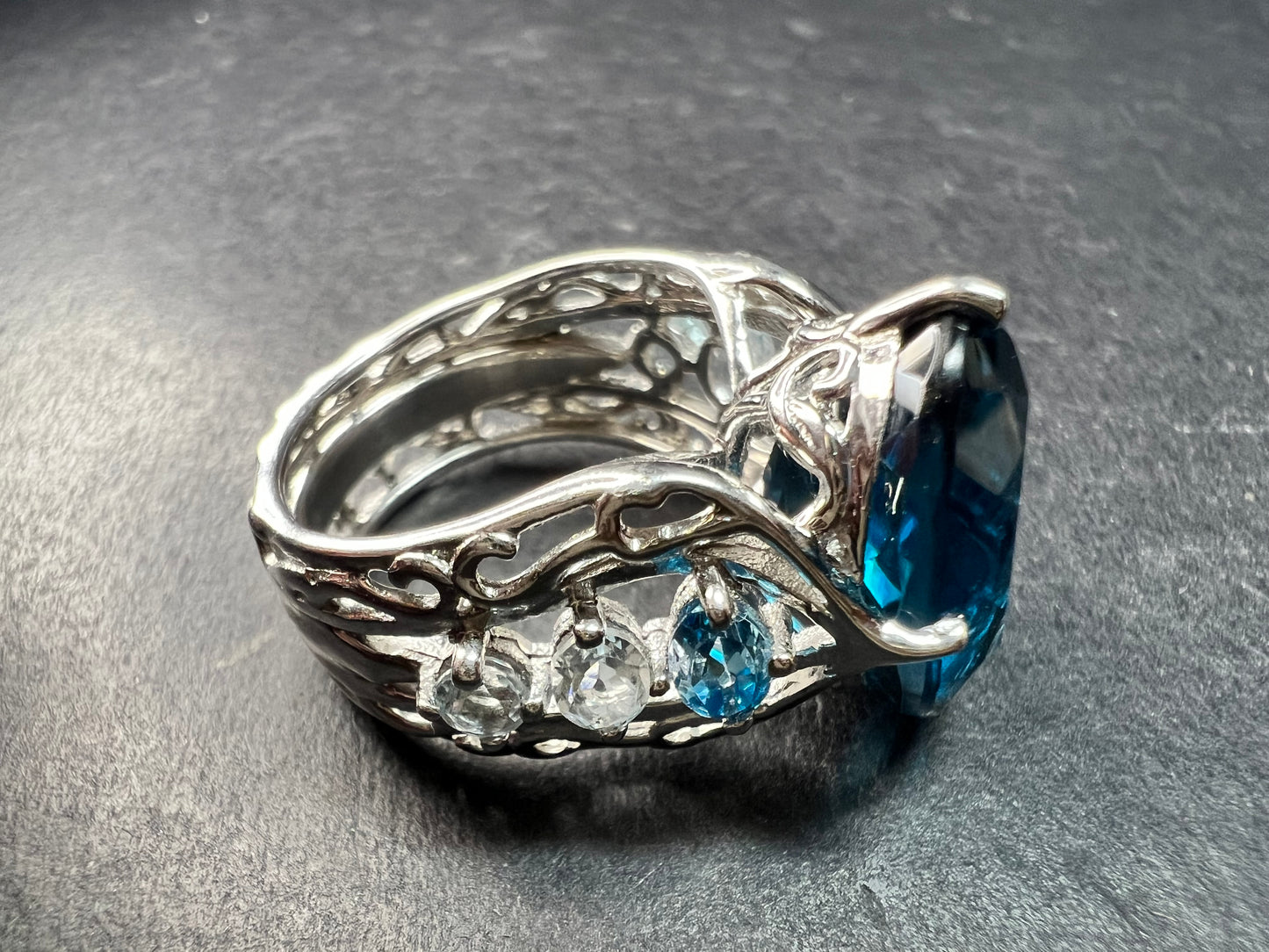 Sterling Silver London Blue Topaz Ring Size 6.5