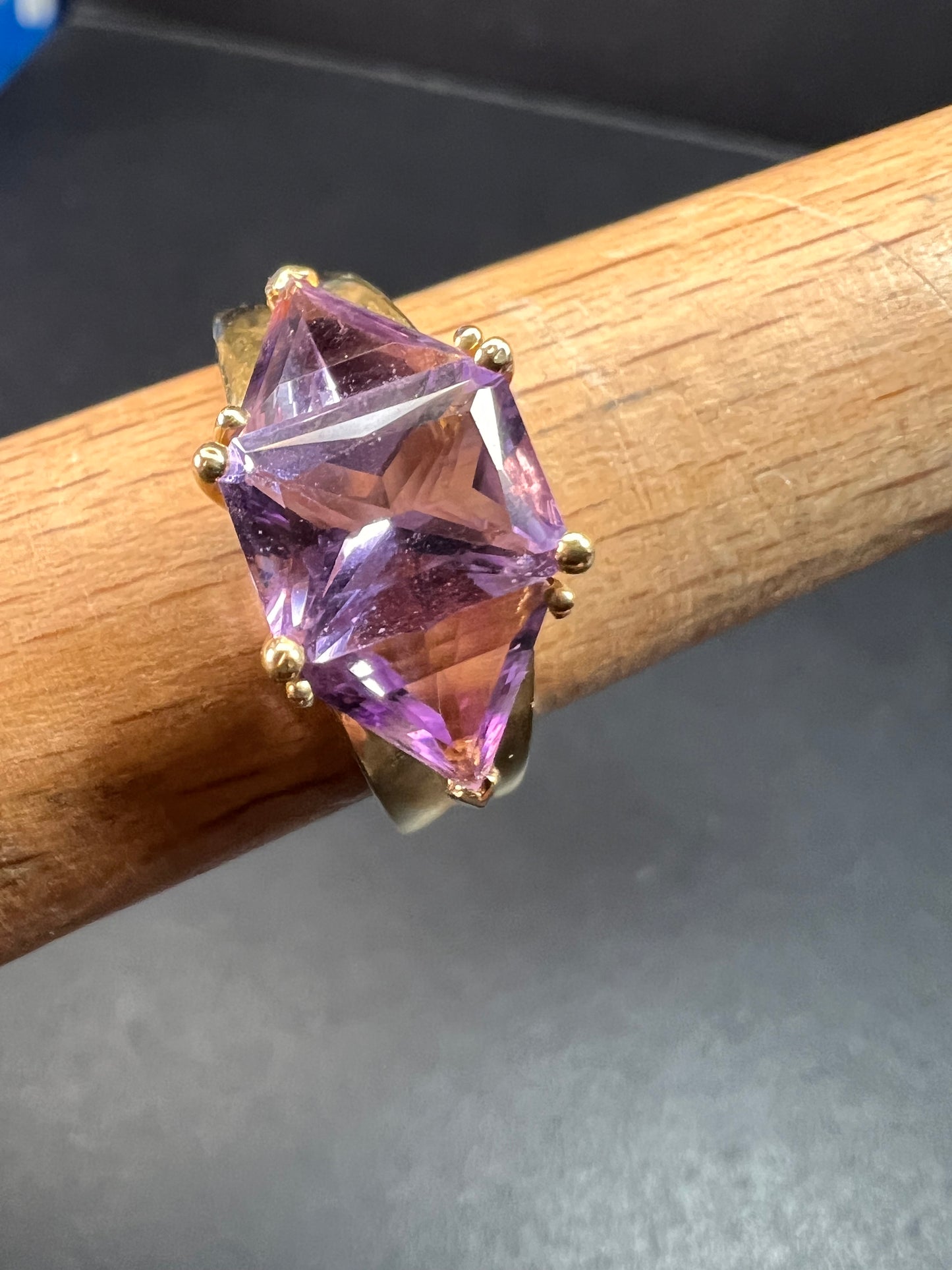 Vintage Ross-Simons 14K Yellow Gold Trillion Cut Amethyst Three-Stone Ring – Modernist Design, Size 7