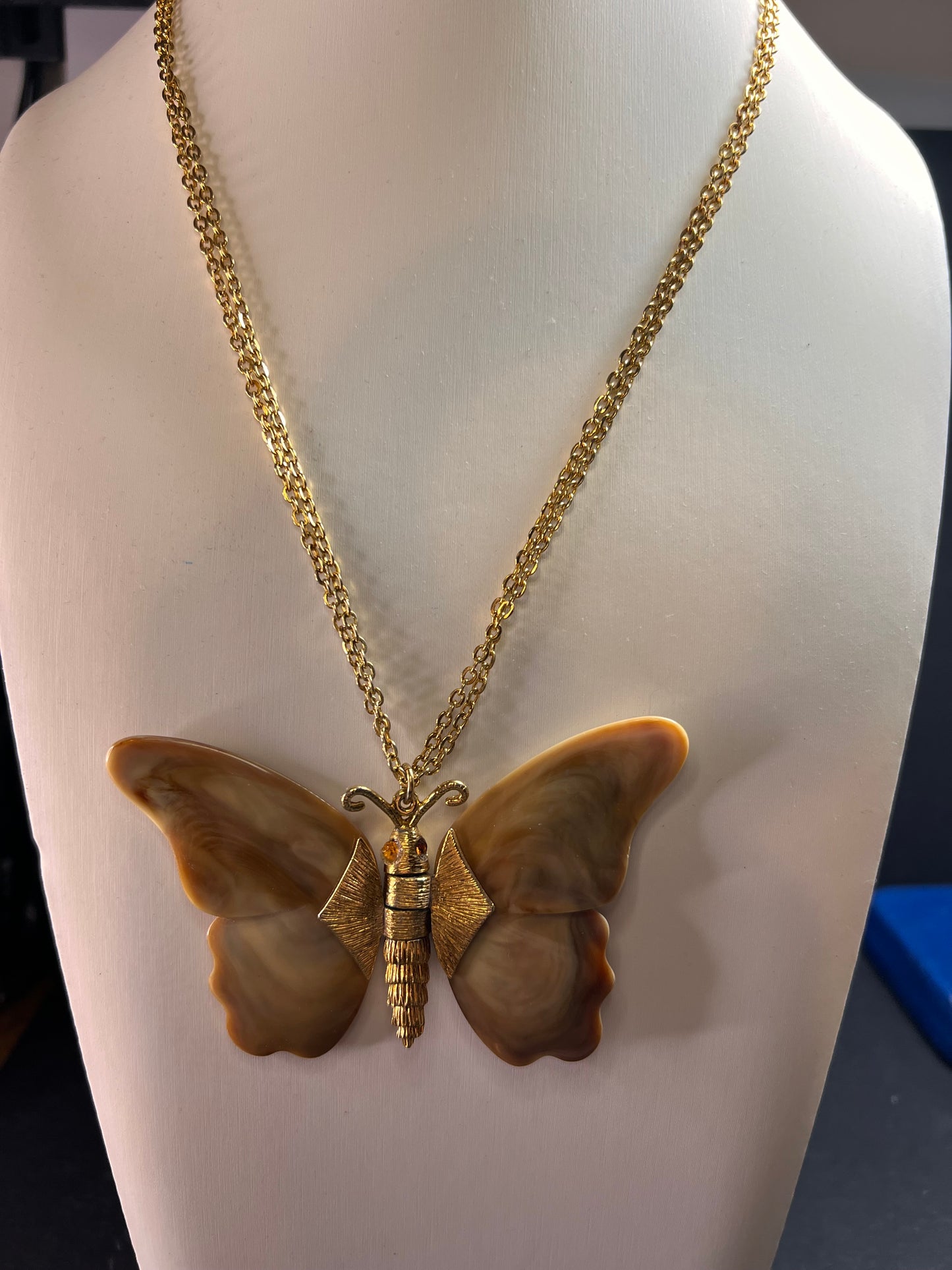 Vintage 70s Articulated Butterfly Necklace | Root Beer Marbled Wings 26"
