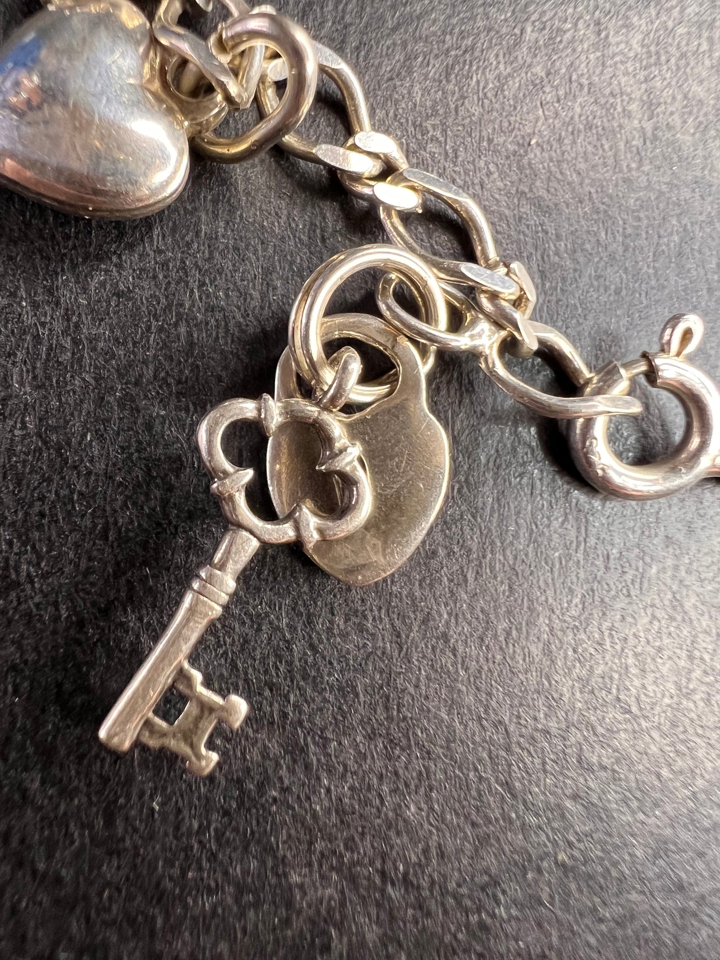 Vintage sterling silver puffy hearts lock and key charm bracelet 7.5 inch