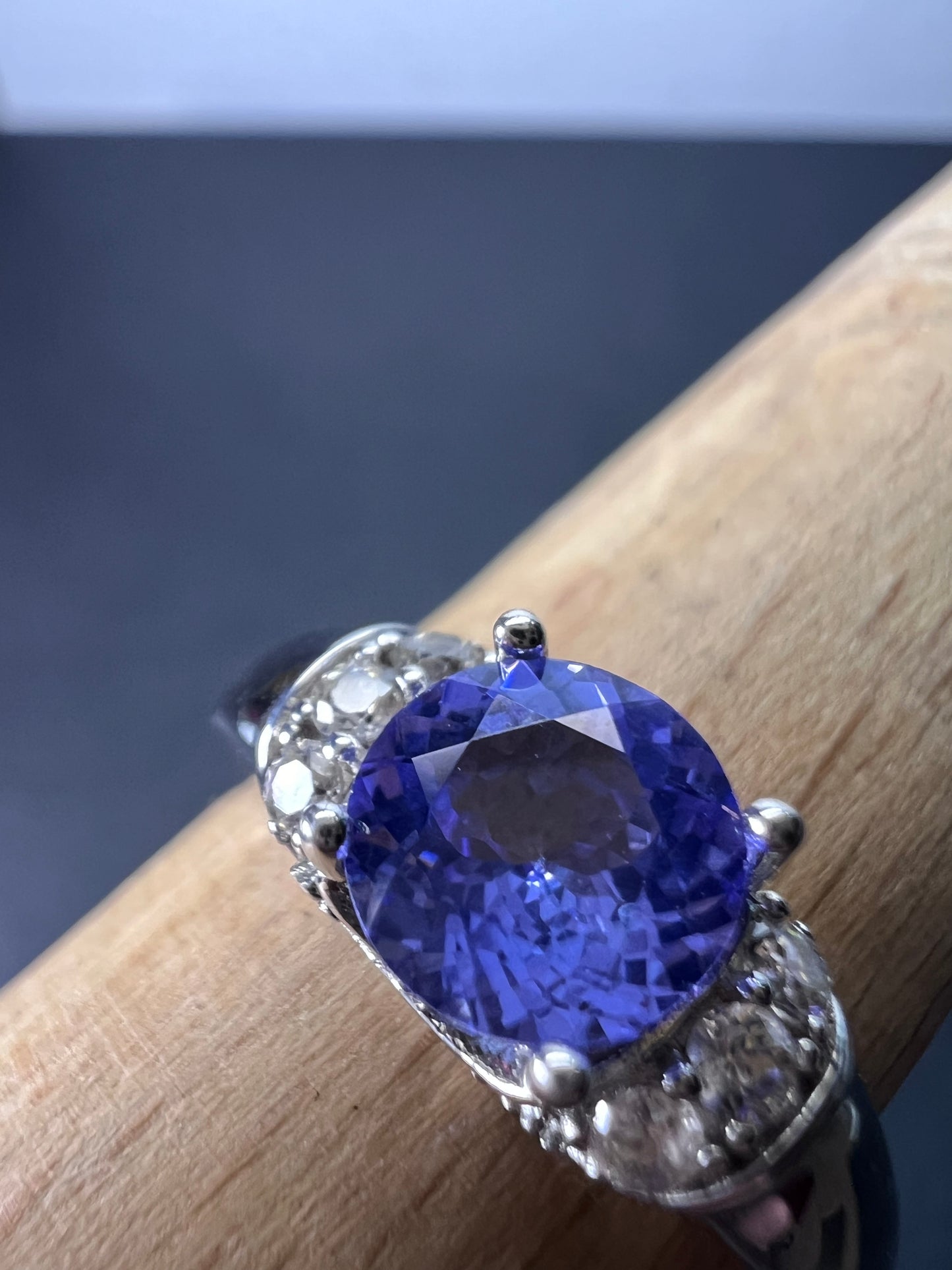 Tanzanite and white topaz sterling silver ring size 9