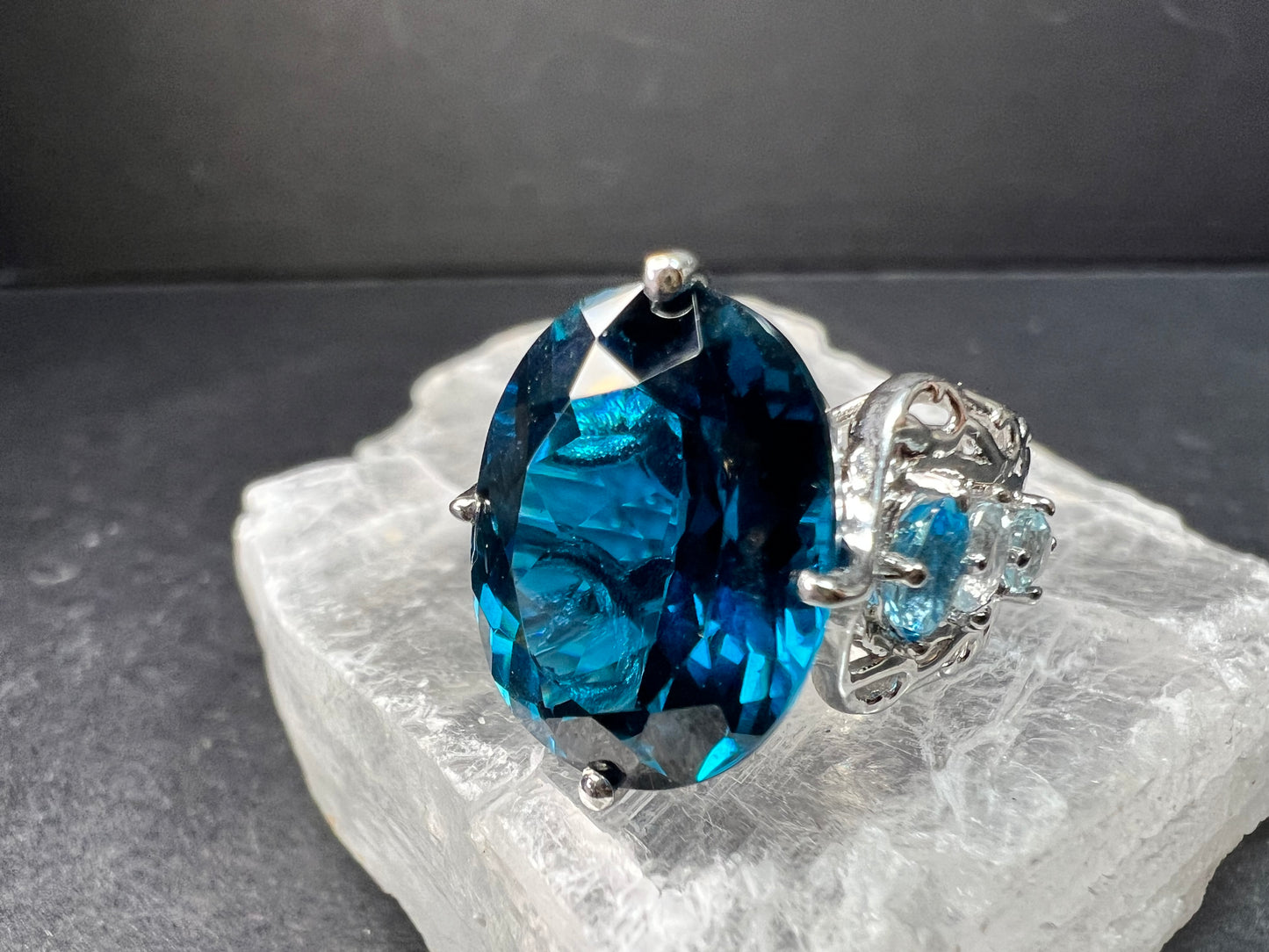 Sterling Silver London Blue Topaz Ring Size 6.5