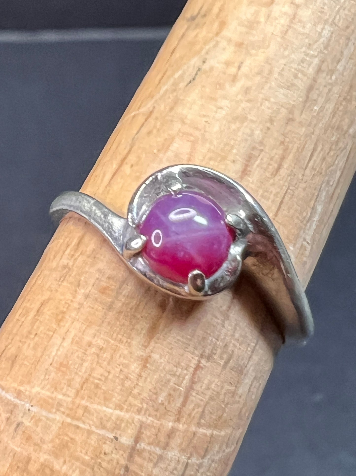 Vintage 14k white gold star ruby ring size 6