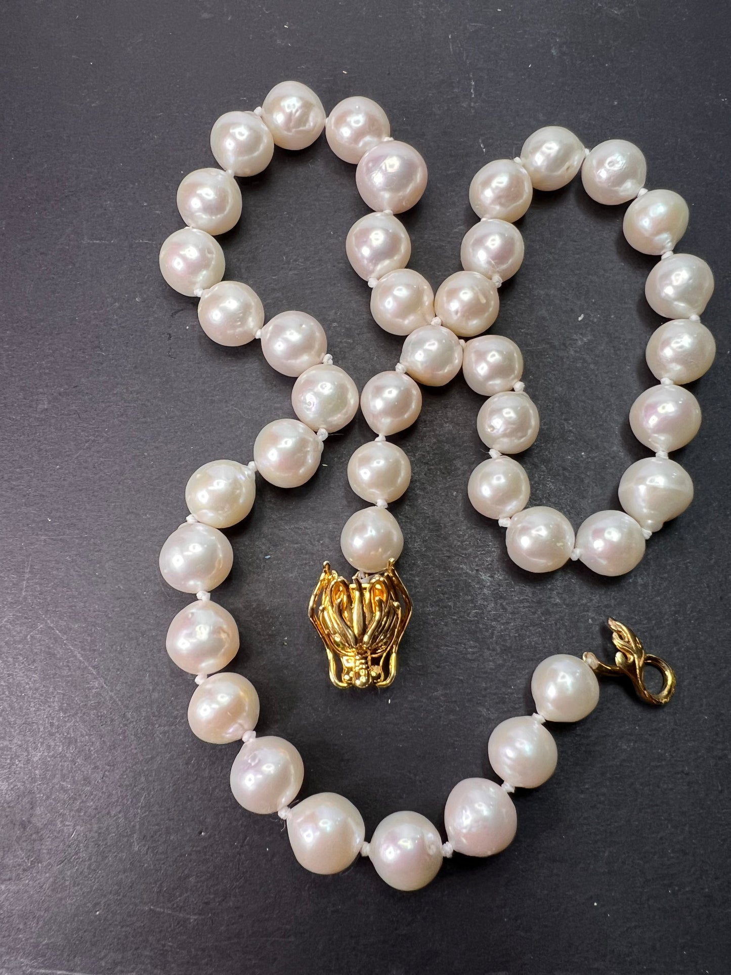 10-11mm white cultured pearl necklace with gold over sterling silver wolf head clasp 20 inch