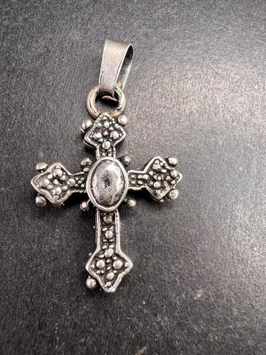 Vintage Sterling Silver Ornate Cross Pendant 4.27g