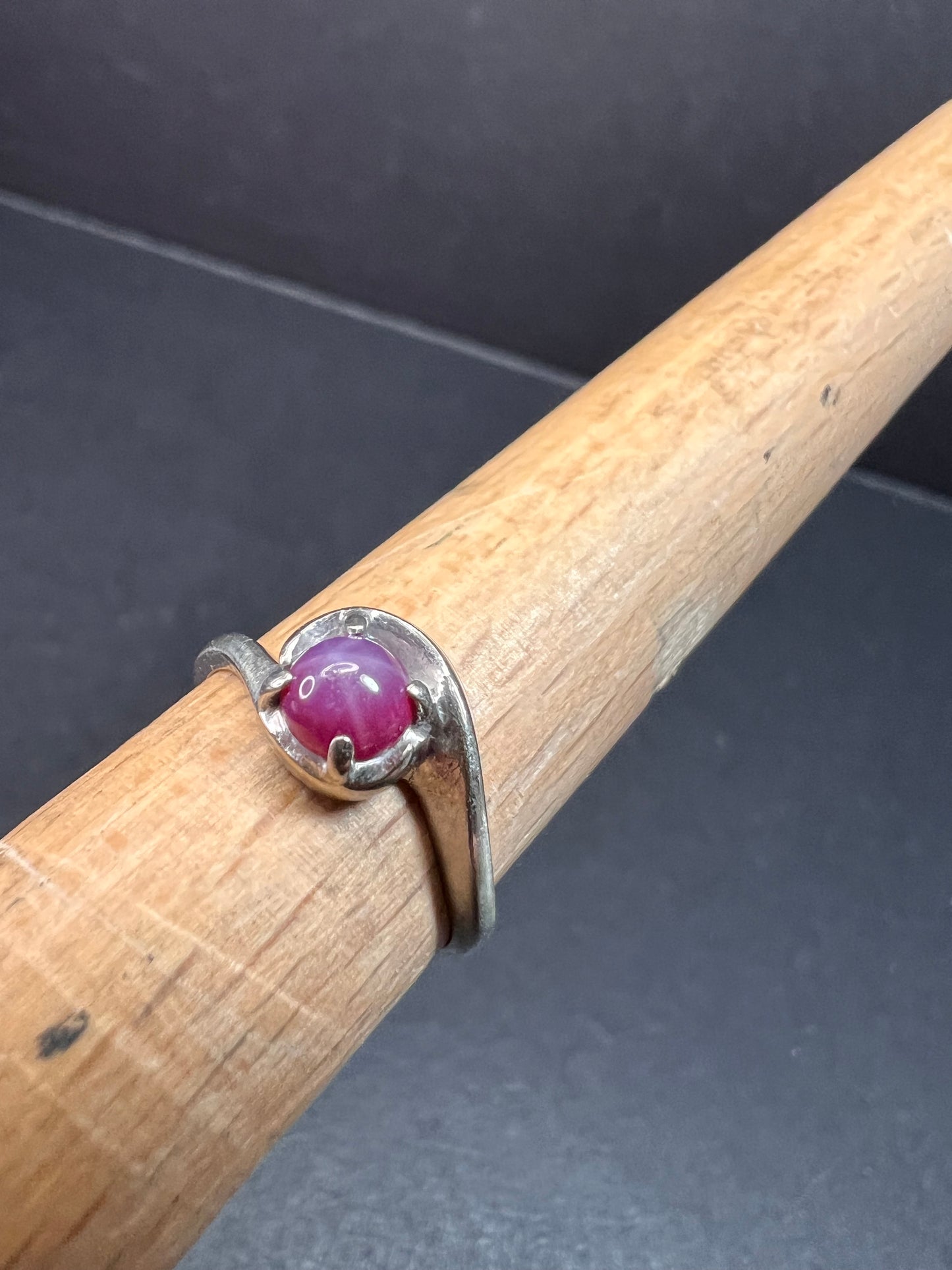 Vintage 14k white gold star ruby ring size 6