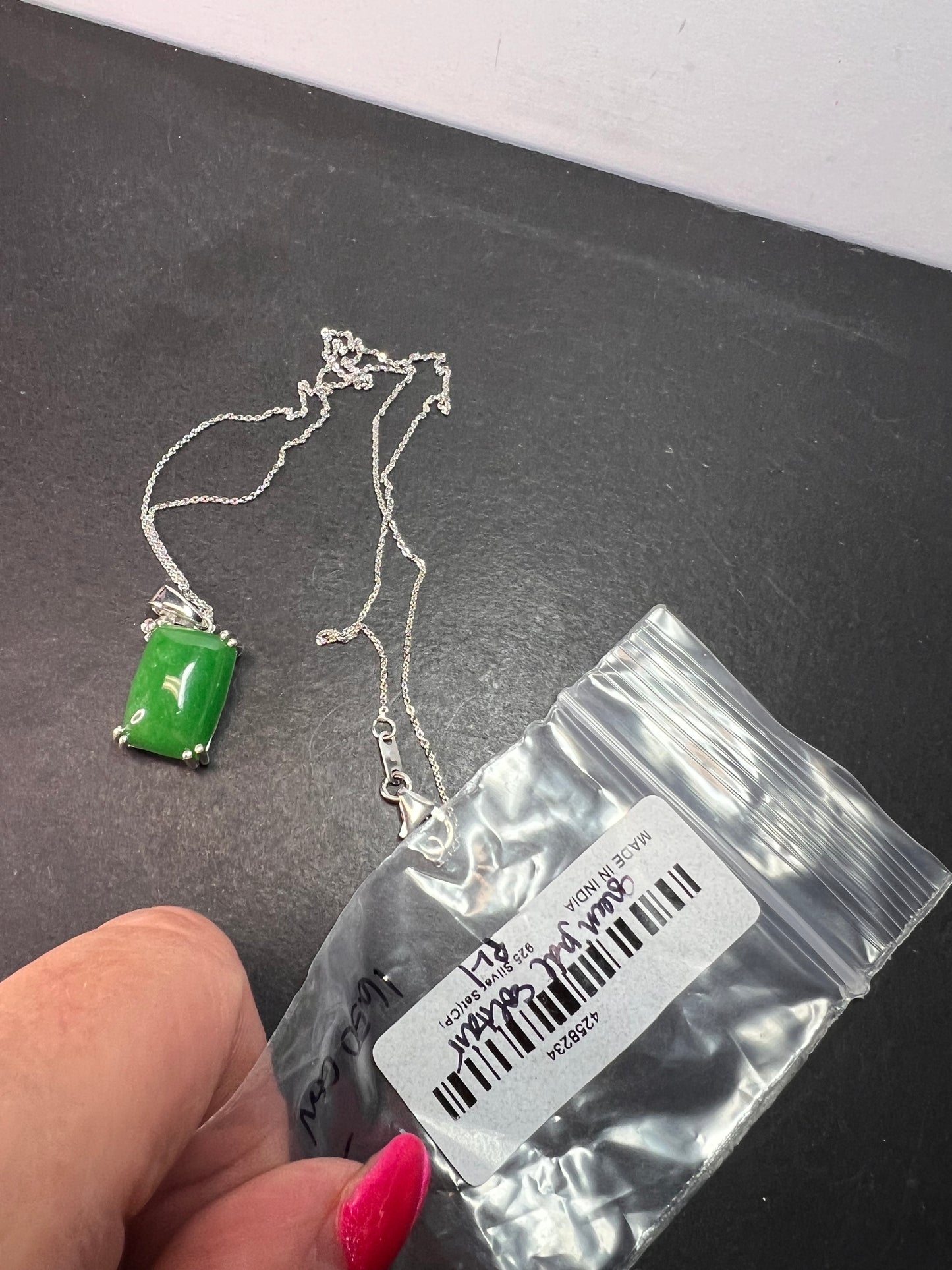 Green Jade solitaire pendant and chain necklace in platinum over sterling silver 20 inch *NEW*